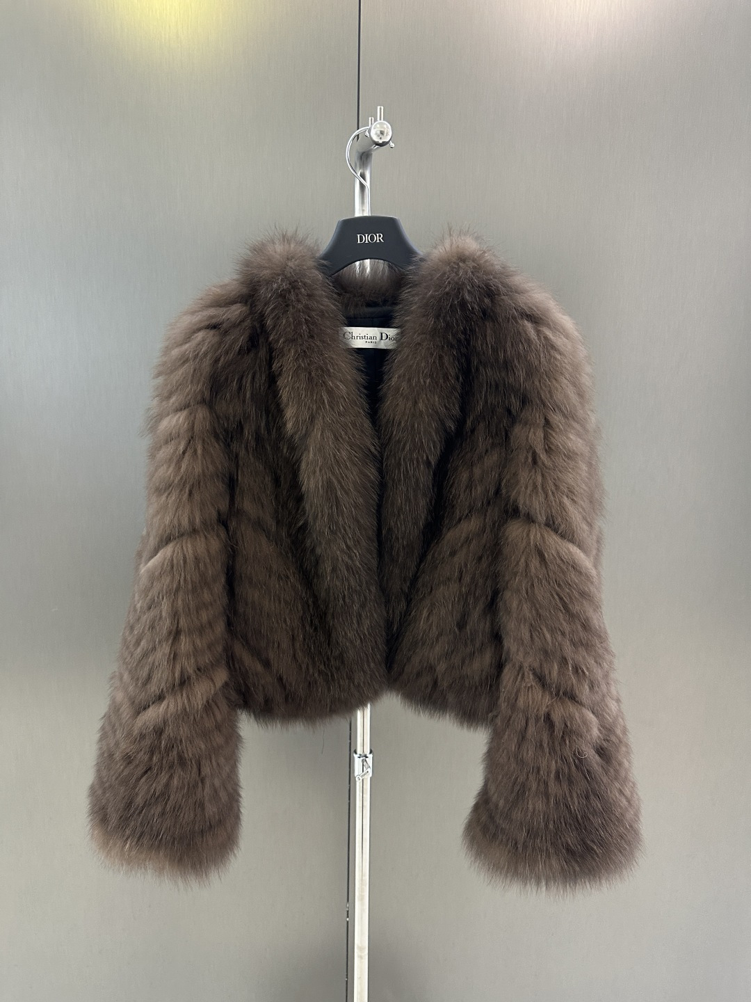NO:637836,Dior* new autumn and winter fox fur coat. Encrypted thickened fox fur coat. The fur is super thick. Super rich color. One size fits all (length 50, chest 100), Dior-clothing, dior, dior, jackets & coats, alexander wang19860909Dior *秋冬新款狐狸毛皮草外套 加密加厚车条狐狸毛外套 毛毛超级厚实 超级富贵的一个色 均码发售（衣长50,胸围100）,迪奥-服装,dior,dior,jackets & coats,alexander wang,Women's clothing