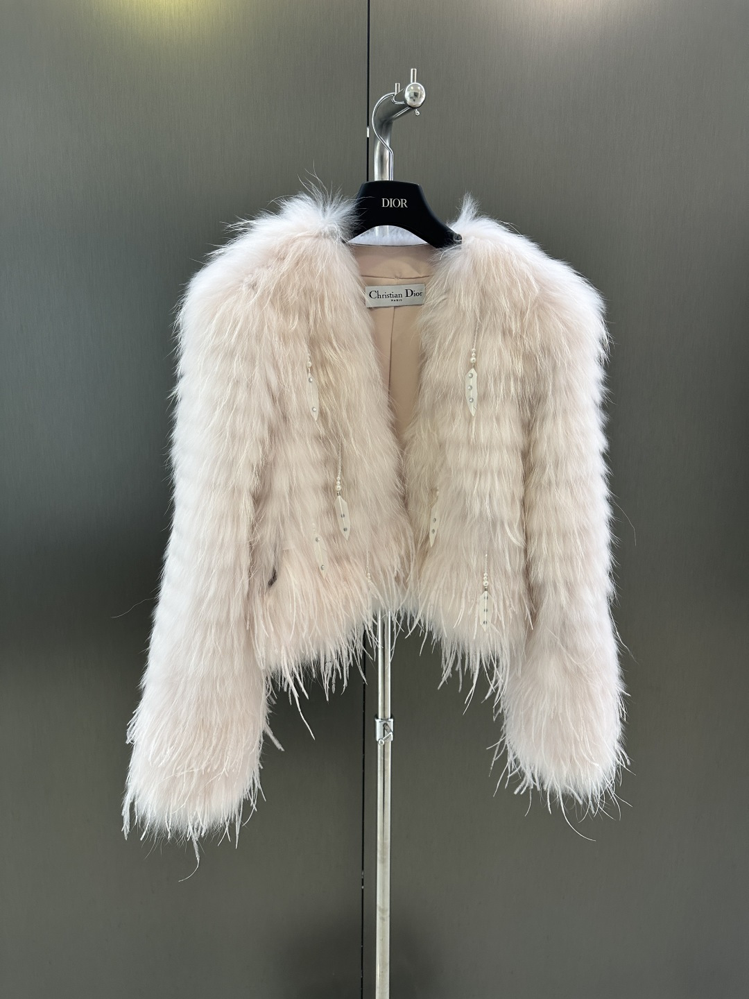 NO:637887,Dior * new autumn and winter raccoon fur coat. Feather embellishment. The real thing is a super fairy pink. Satin lining. High-end high-end lining. One size fits all (length 45, bust 90), Dior-clothing, dior, dior, jackets & coats, silk fabric, alexander wang19860909Dior *秋冬新款貉子毛皮草外套 羽毛点缀 实物是超级仙气的嫩粉色 绸缎里衬 高级高拉满 均码发售（衣长45,胸围90）,迪奥-服装,dior,dior,jackets & coats,silk fabric,alexander wang,Women's clothing