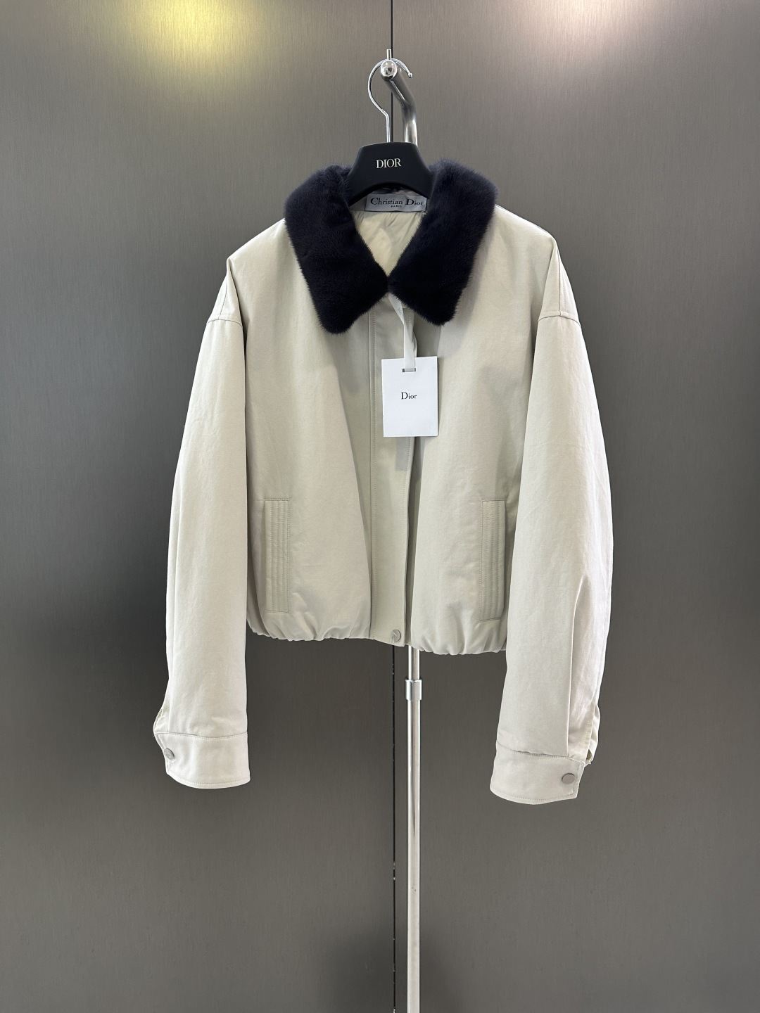 NO:637890,Dior * new autumn and winter denim cotton goose down jacket with imported velvet and mink neckline (removable), goose down filling inside, versatile and high-end, two colors SML (length 52, bust 118, size L), Dior-clothing, dior, dior, alexander wang19860909Dior *秋冬新款牛仔棉鹅绒服 领口拼接进口天鹅绒水貂（拆） 内里鹅绒填充 百搭高级 两色 SML（衣长52,胸围118,码数L）,迪奥-服装,dior,dior,alexander wang,Women's clothing