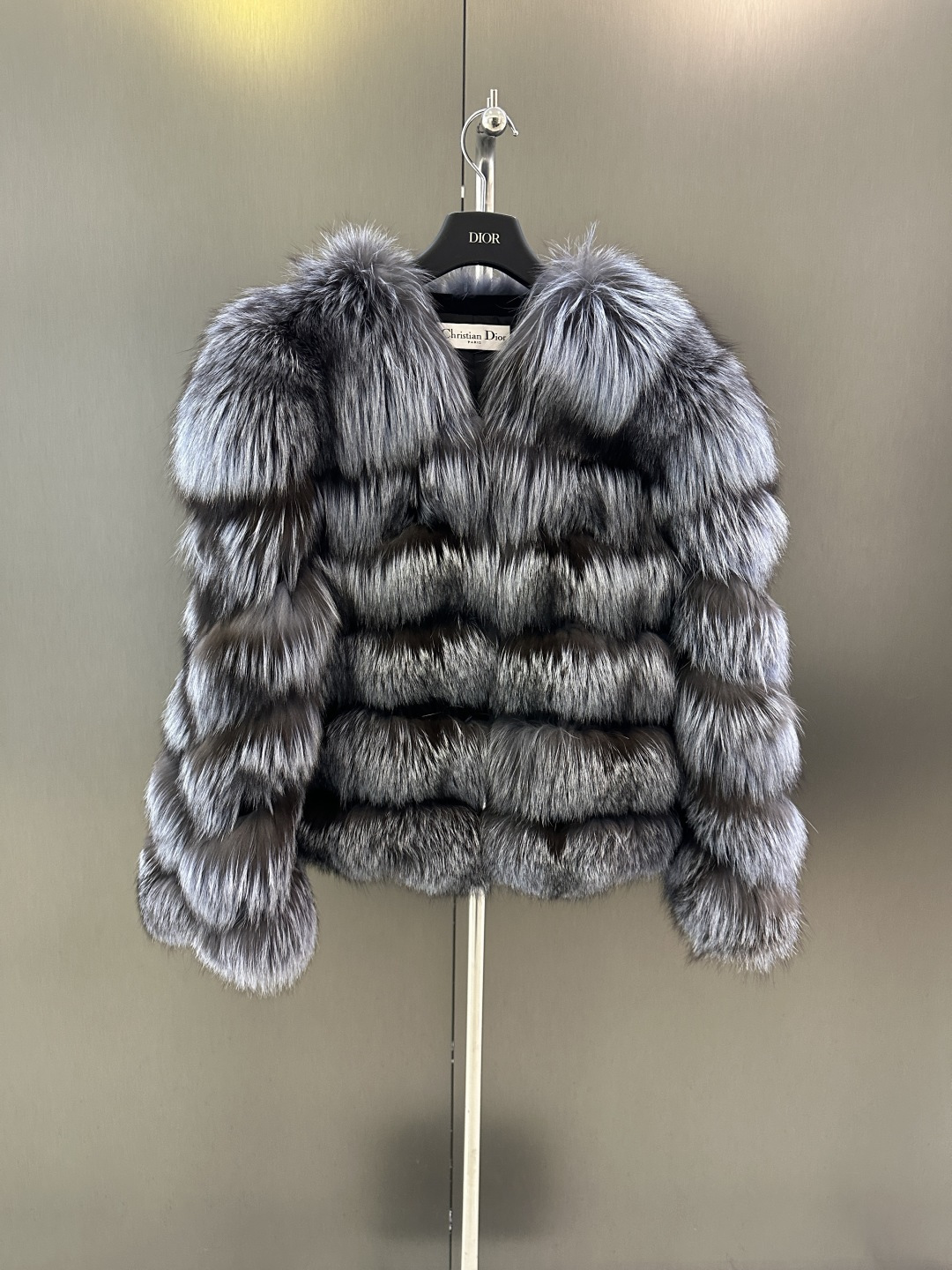 NO:637875,Dior *new autumn and winter fox fur coat, imported Finnish silver fox, high-end quality m-xl (length 55, bust 96, size XL), Dior-clothing, dior, dior, jackets & coats, alexander wang19860909Dior *秋冬新款狐狸毛皮草外套 进口芬兰银狐 高端品质 m-xl（衣长55,胸围96,码数XL）,迪奥-服装,dior,dior,jackets & coats,alexander wang,Women's clothing