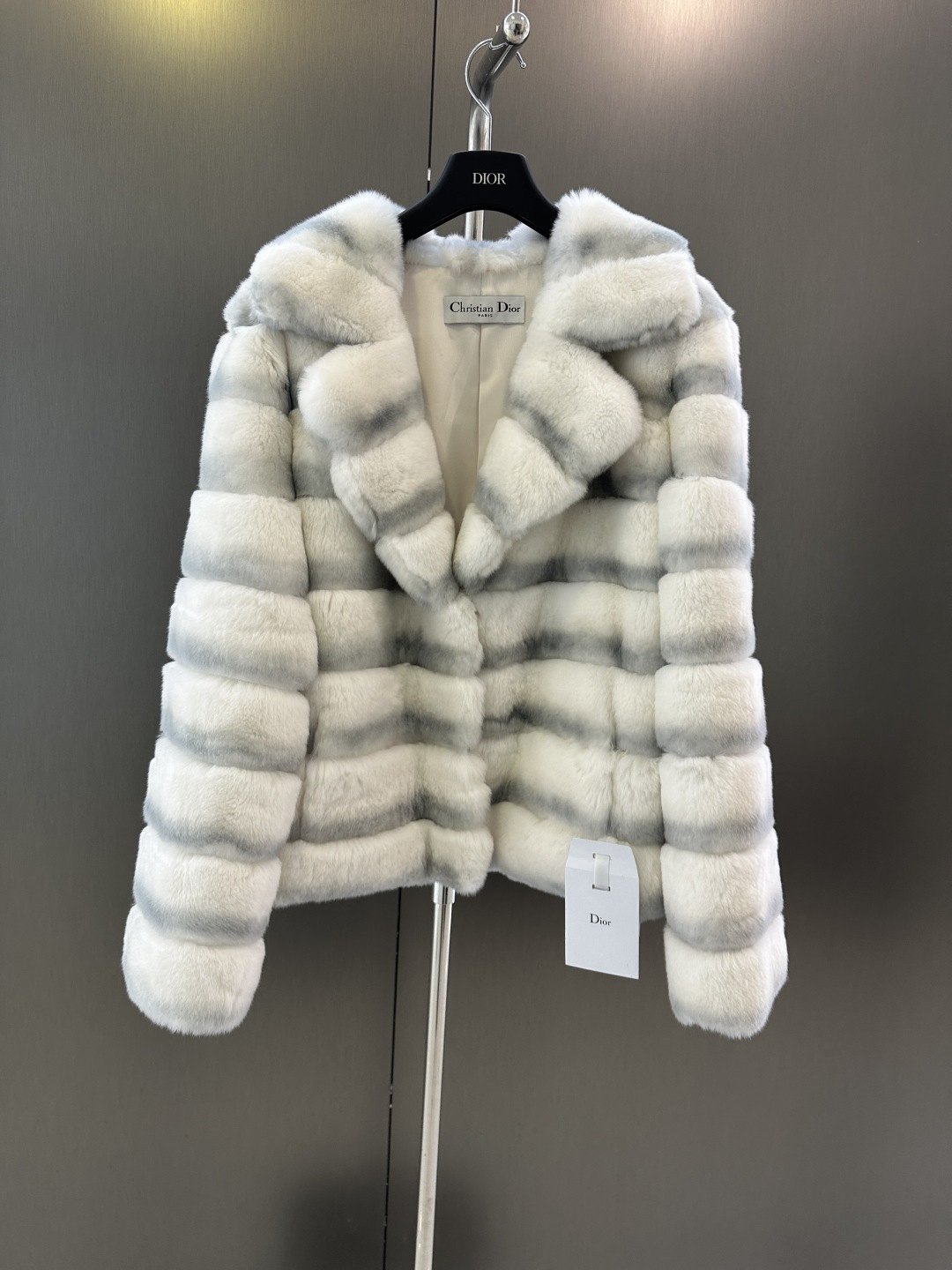 NO:637879,Dior *: A must-have new style for autumn and winter, imported rex rabbit fur, customized lining, high-end fashion mlxl (length 60, bust 108, size XL), Dior-clothing, dior, dior, alexander wang19860909Dior *:秋冬必备新款 进口獭兔毛 定制里衬 高级时尚 mlxl（衣长60,胸围108,码数XL）,迪奥-服装,dior,dior,alexander wang,Women's clothing