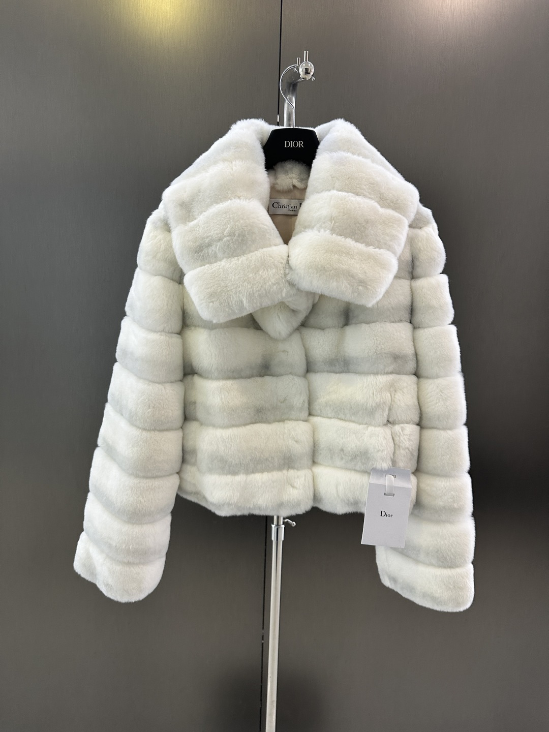 NO:637876,Dior *: A must-have new style for autumn and winter, imported rex rabbit fur, customized lining, high-end fashion mlxl (length 50, bust 100, size L), Dior-clothing, dior, dior, alexander wang19860909Dior *:秋冬必备新款 进口獭兔毛 定制里衬 高级时尚 mlxl（衣长50,胸围100,码数L）,迪奥-服装,dior,dior,alexander wang,Women's clothing