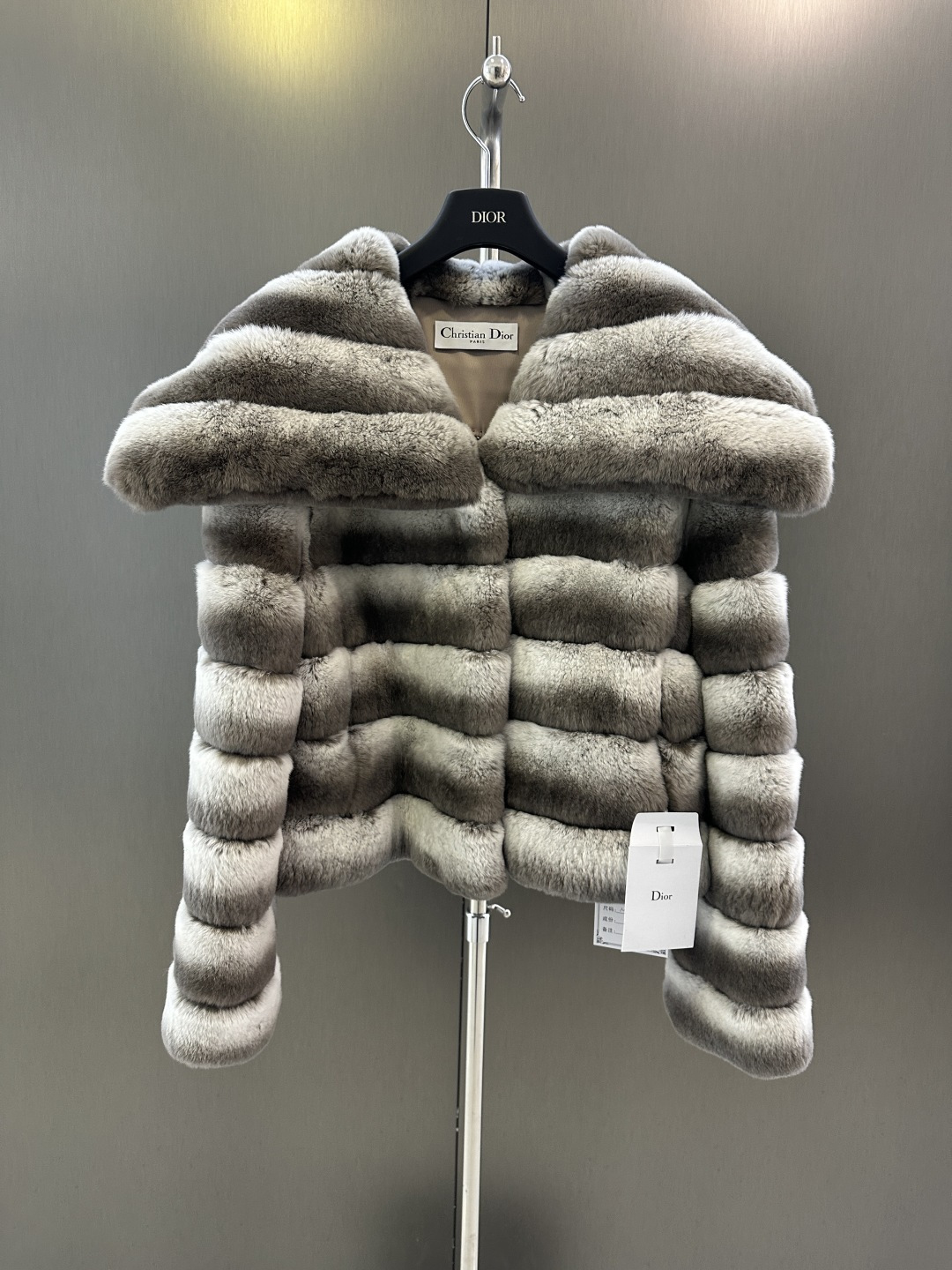 NO:637878,Dior *: A must-have new style for autumn and winter, imported rex rabbit fur, customized lining, high-end fashion mlxl (length 52, bust 106, size L), Dior-clothing, dior, dior, alexander wang19860909Dior *:秋冬必备新款 进口獭兔毛 定制里衬 高级时尚 mlxl（衣长52,胸围106,码数L）,迪奥-服装,dior,dior,alexander wang,Women's clothing
