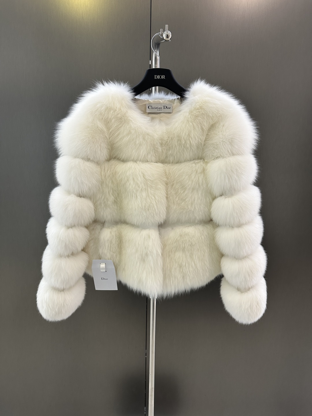 NO:637881,Dior *: A must-have new fur jacket for autumn and winter, white fox fur mlxl (length 52, bust 100, size XL), Dior-clothing, dior, dior, jackets & coats, alexander wang19860909Dior *:秋冬必备新款皮草外套 进白狐毛 mlxl（衣长52,胸围100,码数XL）,迪奥-服装,dior,dior,jackets & coats,alexander wang,Women's clothing