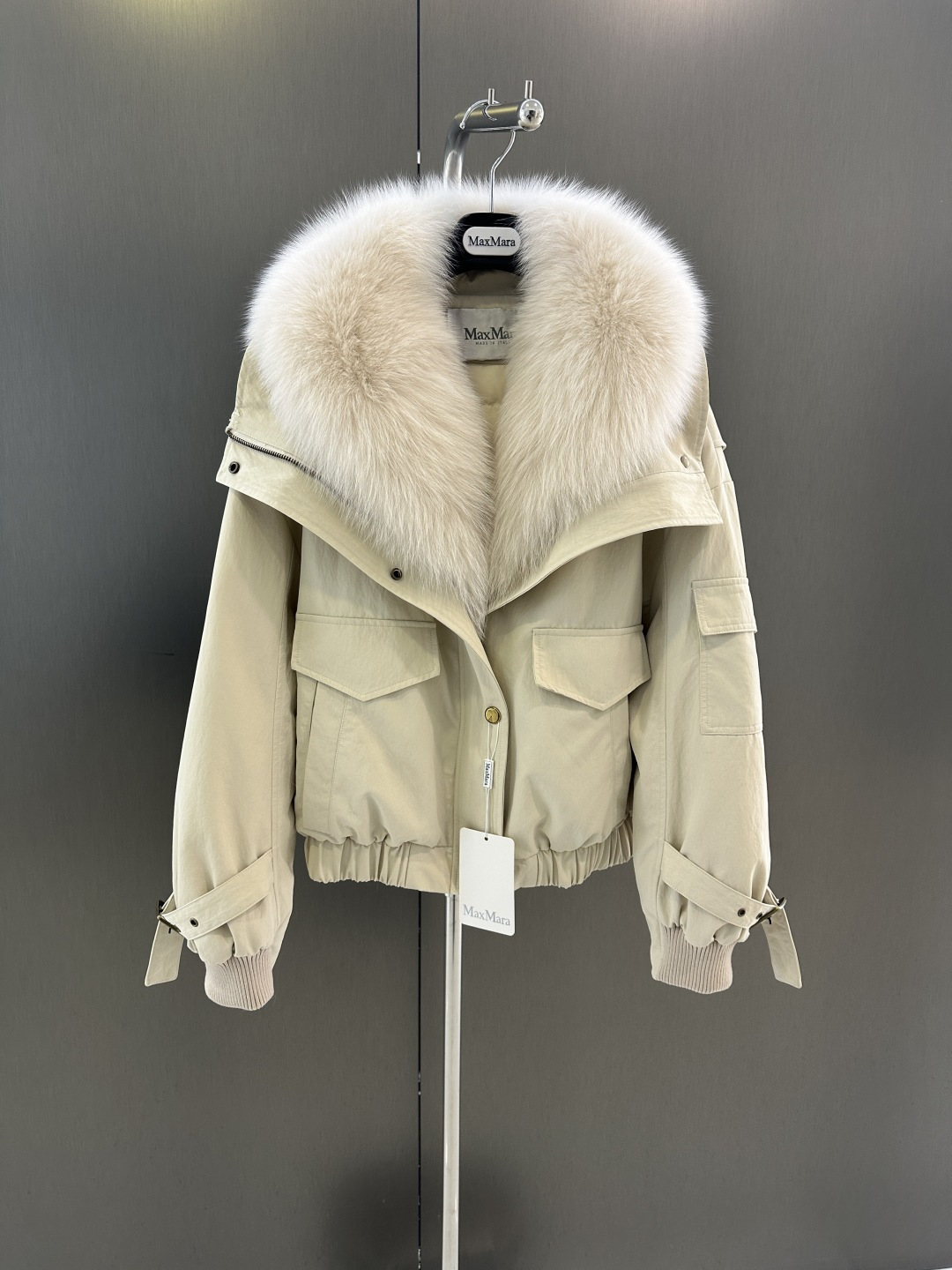 NO:637724,Maxmara new autumn and winter jacket goose down jacket with oversized white fox fur collar (detachable) inner goose down filling upper body, high-end slimming, one size fits all available (length 57, bust 114), Maxmara-clothing, jackets & coats, alexander wang19860909Maxmara 秋冬新款夹克鹅绒服 超大白狐毛领（拆）内里鹅绒填充上身高级显瘦 均码发售（衣长57,胸围114）,麦丝玛拉-服装,jackets & coats,alexander wang,Women's clothing