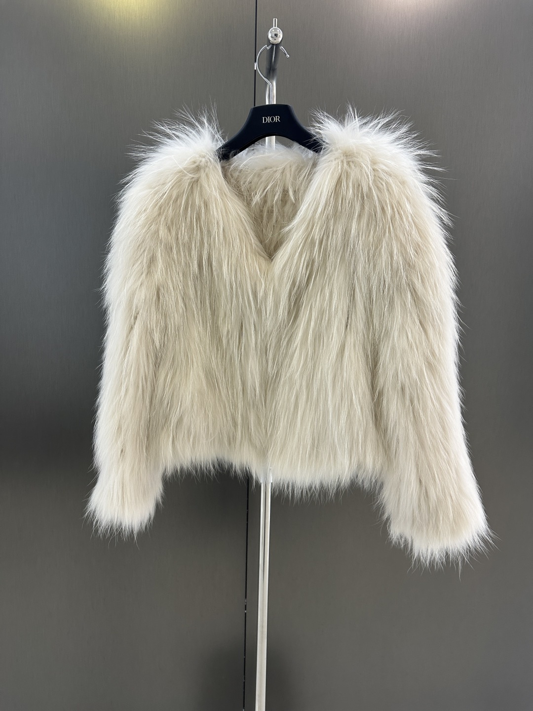 NO:637870,Dior * new autumn and winter raccoon fur coat, imported white raccoon fur double-sided thickening weaving, simple and advanced, one size fits all for sale (length 50, chest 100), Dior-clothing, dior, dior, jackets & coats, alexander wang19860909Dior *秋冬季新款貉子毛皮草外套 进口白貉毛双面加密加厚编织 简约高级 均码发售（衣长50,胸围100）,迪奥-服装,dior,dior,jackets & coats,alexander wang,Women's clothing