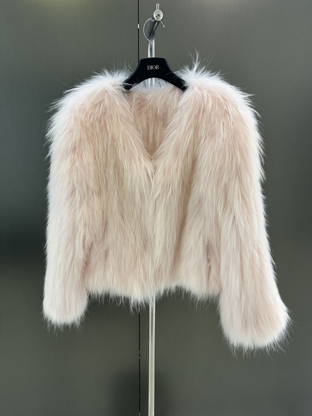 NO:637872,Dior* new autumn and winter raccoon fur coat. Imported white raccoon fur double-sided thickening weaving. Simple and advanced. Available in one size fits all (length 50, bust 100). Super tender cherry blossom pink, Dior-clothing, dior, dior, jackets & coats, alexander wang19860909Dior *秋冬季新款貉子毛皮草外套 进口白貉毛双面加密加厚编织 简约高级 均码发售（衣长50,胸围100） 超级嫩的一个樱花粉色,迪奥-服装,dior,dior,jackets & coats,alexander wang,Women's clothing