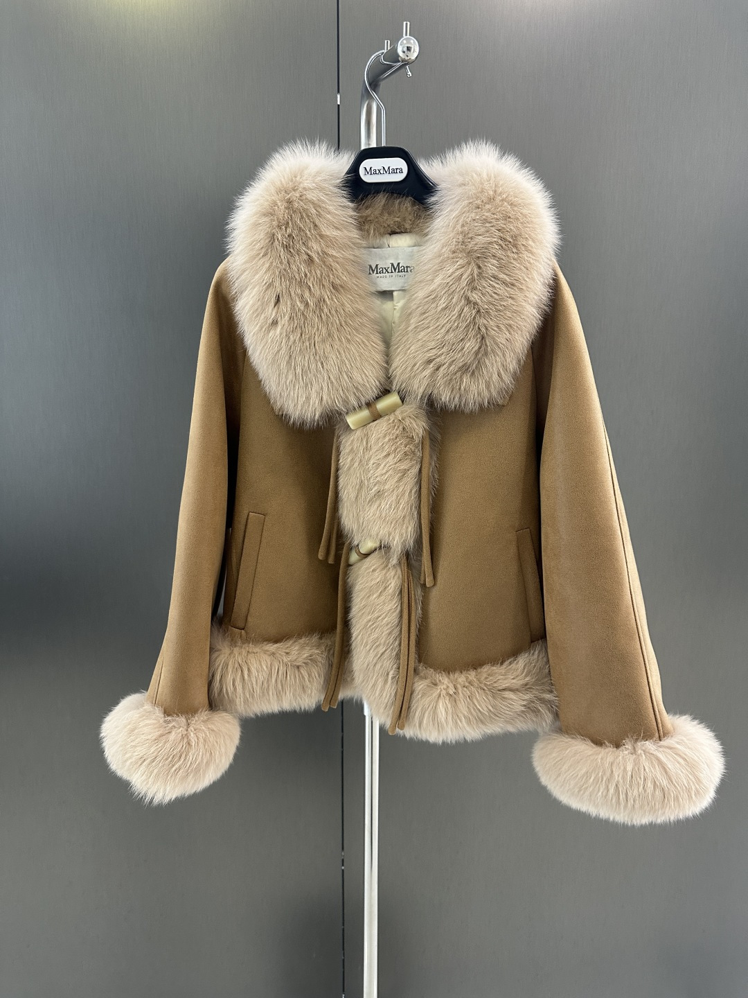 NO:637726,Maxmara *new autumn and winter fox fur coat, customized fabric, goose down filling inside, spliced ​​with oversized white fox fur, ready for sale m-XL (length 60, bust 100, size L),Maxmara-clothing,jackets & coats,alexander wang19860909Maxmara *秋冬新款狐狸毛皮草外套 定制面料 内里鹅绒填充 拼接超大白狐毛 现货发售 m-XL（衣长60,胸围100,码数L）,麦丝玛拉-服装,jackets & coats,alexander wang,Women's clothing