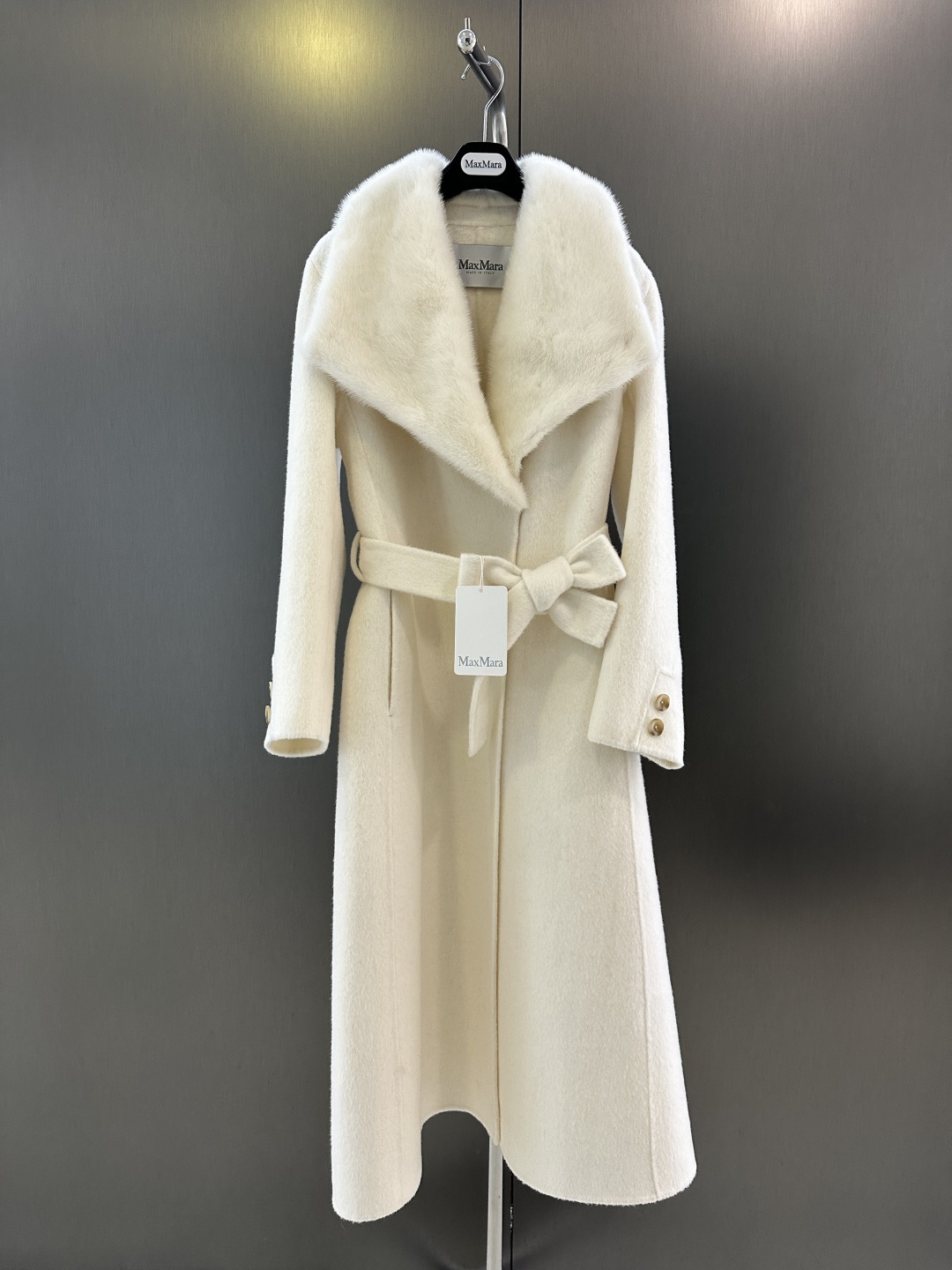 NO:637717,Maxmara new autumn and winter cashmere coat with imported velvet mink collar, high fashion, 10 cashmere, 90 high count Australian wool, super soft and comfortable, high quality coat series, 3 colors SML (length 118, bust 94, size s), Maxmara-clothing, alexander wang19860909Maxmara 秋冬新款羊绒大衣 搭配进口天鹅绒水貂领 高级时尚 10羊绒90高支澳洲羊毛 超级柔软舒适 高品质大衣系列 3色 SML（衣长118,胸围94,码数s）,麦丝玛拉-服装,alexander wang,Women's clothing