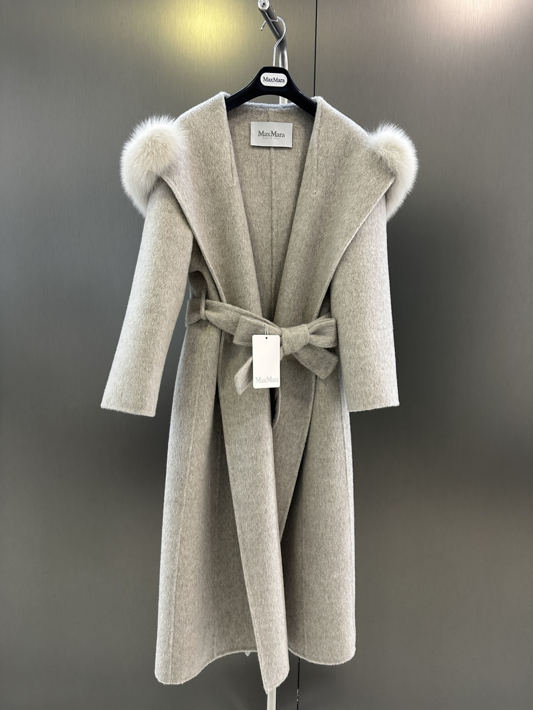 NO:637719,Maxmara *new autumn and winter high-quality cashmere coat, fox fur collar detachable, cashmere wool fabric, soft and comfortable SML (length 115, bust 108, size S), Maxmara-clothing, alexander wang19860909Maxmara *秋冬新款高品质羊绒大衣 狐狸毛毛领可拆 羊绒羊毛面料 柔软舒适 SML（衣长115,胸围108,码数S）,麦丝玛拉-服装,alexander wang,Women's clothing