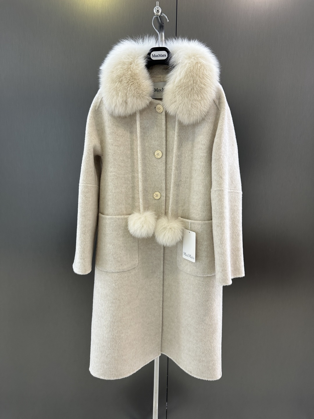 NO:637698,Maxmara *Autumn and winter new high-quality fur coat, fox fur collar detachable, cashmere wool fabric, soft and comfortable SML (length 102, bust 100, size m), Maxmara-clothing, alexander wang19860909Maxmara *秋冬新款高品质皮草大衣 狐狸毛毛领可拆 羊绒羊毛面料 柔软舒适 SML（衣长102,胸围100,码数m）,麦丝玛拉-服装,alexander wang,Women's clothing