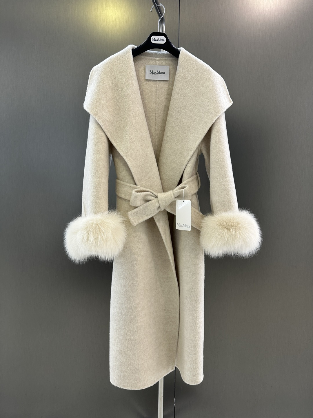 NO:637704,Maxmara *Autumn and winter new high-quality fur coat, fox fur collar detachable, 10 cashmere 90 high-count Australian wool fabric, soft and comfortable SML (length 118, bust 108, size L), Maxmara-clothing, alexander wang19860909Maxmara *秋冬新款高品质皮草大衣 狐狸毛毛领可拆 10羊绒90高支澳洲羊毛面料 柔软舒适 SML（衣长118,胸围108,码数L）,麦丝玛拉-服装,alexander wang,Women's clothing