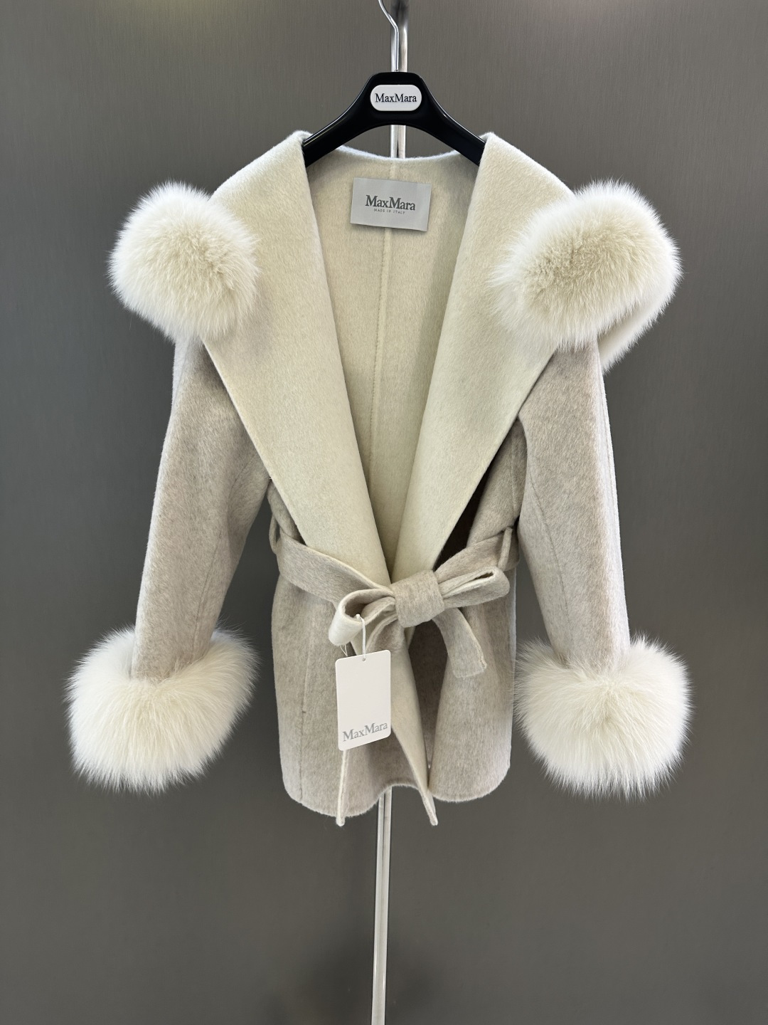 NO:637710,Maxmara *New high-quality fur coat for autumn and winter, detachable fox fur collar, 5 cashmere 95 high-count Australian wool fabric, soft and comfortable SML (length 71, bust 100, size S), Maxmara-clothing, alexander wang19860909Maxmara *秋冬新款高品质皮草大衣 狐狸毛毛领可拆 5羊绒95高支澳洲羊毛面料 柔软舒适 SML（衣长71,胸围100,码数S）,麦丝玛拉-服装,alexander wang,Women's clothing