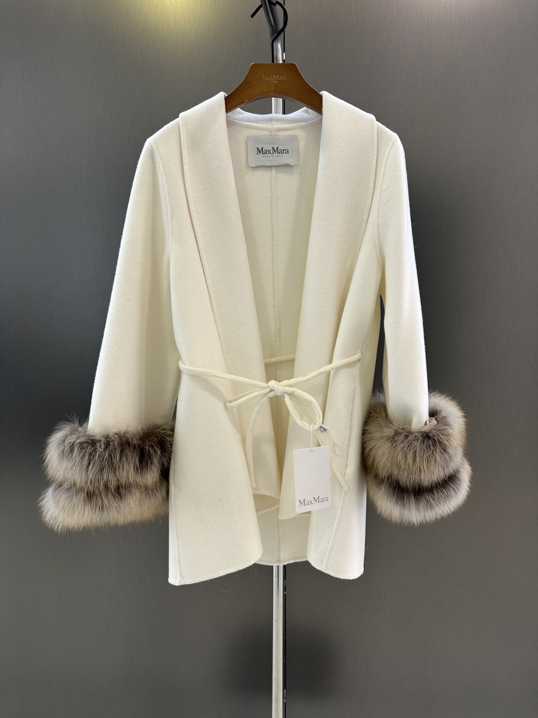 NO:637749,Maxmara *Autumn and winter new style high-end fox fur wool jacket, lapel waist design, advanced slimming, high-quality wool jacket SML (length 80, bust, size m), Maxmara-clothing, jackets & coats, alexander wang19860909Maxmara *秋冬新款高级狐狸毛羊毛外套 翻领收腰设计 高级显瘦 高品质羊毛外套 SML（衣长80,胸围,码数m）,麦丝玛拉-服装,jackets & coats,alexander wang,Women's clothing