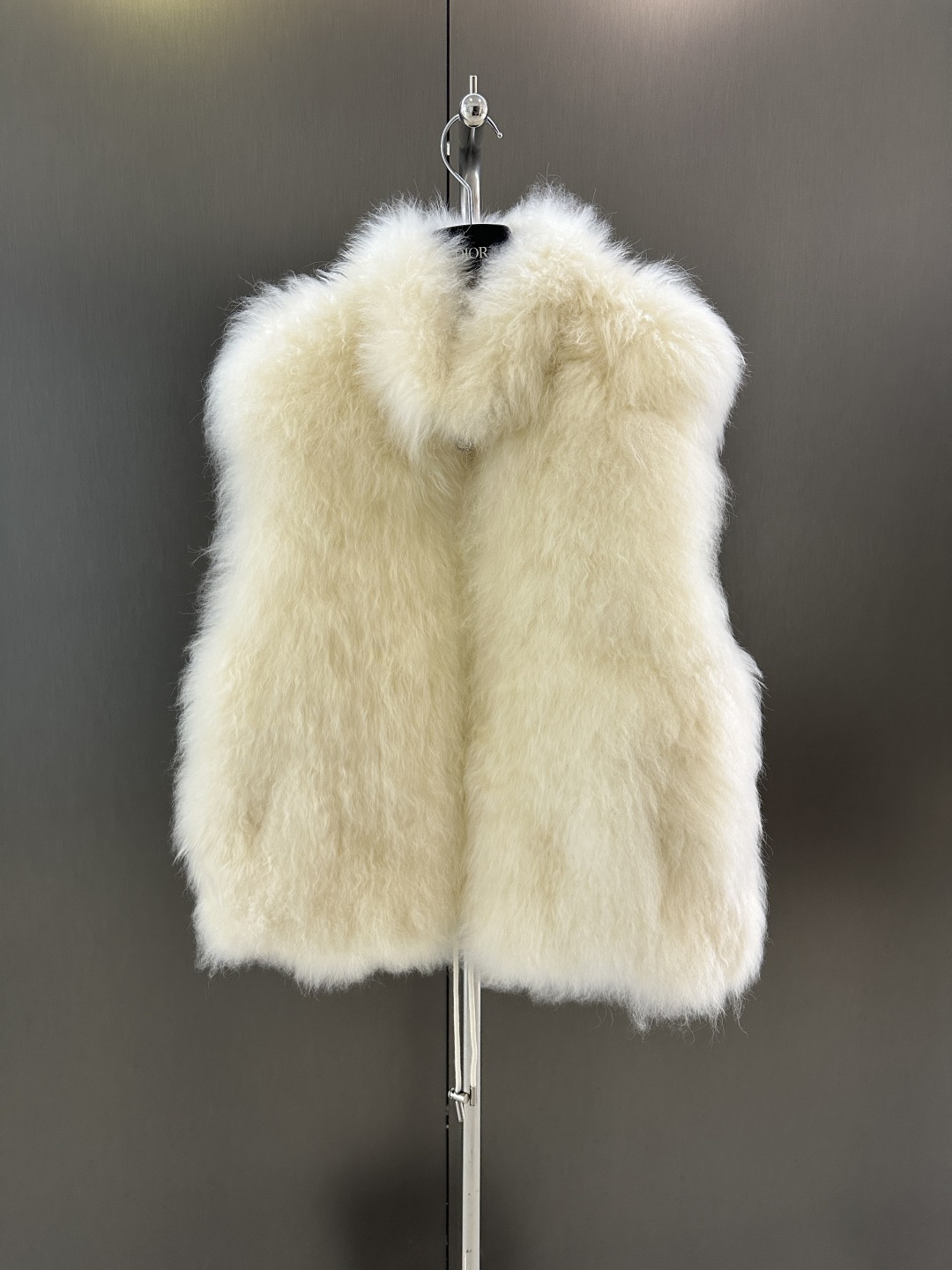 NO:637846,Dior new autumn and winter cashmere reversible vest, super high quality, super soft cashmere fur, advanced and versatile, available in two colors SML (length 60, bust 110, size m), Dior-clothing, dior, dior, alexander wang19860909Dior 秋冬新款山羊绒双面穿马甲 超高品质 超级柔软的山羊绒毛毛 高级百搭 两色发售 SML（衣长60,胸围110,码数m）,迪奥-服装,dior,dior,alexander wang,Women's clothing