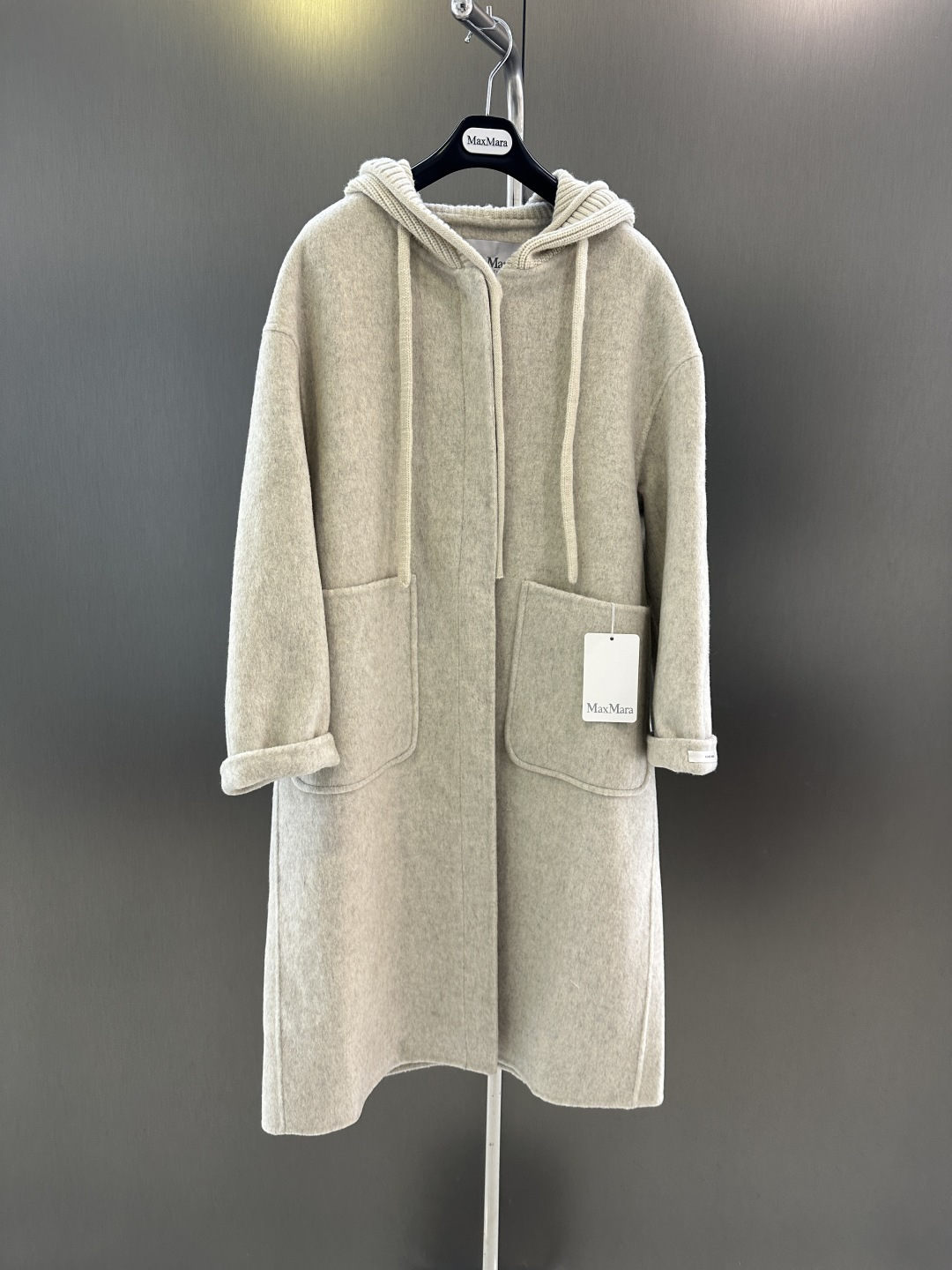 NO:637705,MaxMa'ra classic wool jacket 100 wool, very simple and elegant design style, lazy daily version design, SM two sizes, s bust 112, length 107, MaxMa'ra-clothing, jackets & coats, alexander wang19860909MaxMa'ra经典羊毛外套 100羊毛 很简约大方的设计风格 慵懒日常的版型设计 SM两码 s胸围112 衣长107,麦丝玛拉-服装,jackets & coats,alexander wang,Women's clothing