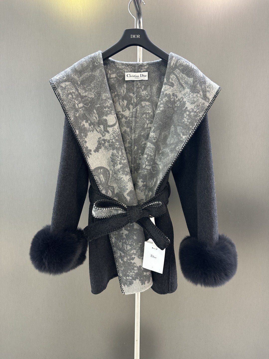 NO:637842,Dior * new autumn and winter high-end wool jacket, classic jungle series print, with imported white fox fur (removable), super caramel color, versatile high-end SM (length 78, bust 104, size s), Dior-clothing, dior, dior, jackets & coats, alexander wang19860909Dior *秋冬新款高级羊毛外套 经典丛林系列印花 搭配进口白狐毛（可拆） 超正的焦糖色 百搭高级 SM（衣长78,胸围104,码数s）,迪奥-服装,dior,dior,jackets & coats,alexander wang,Women's clothing
