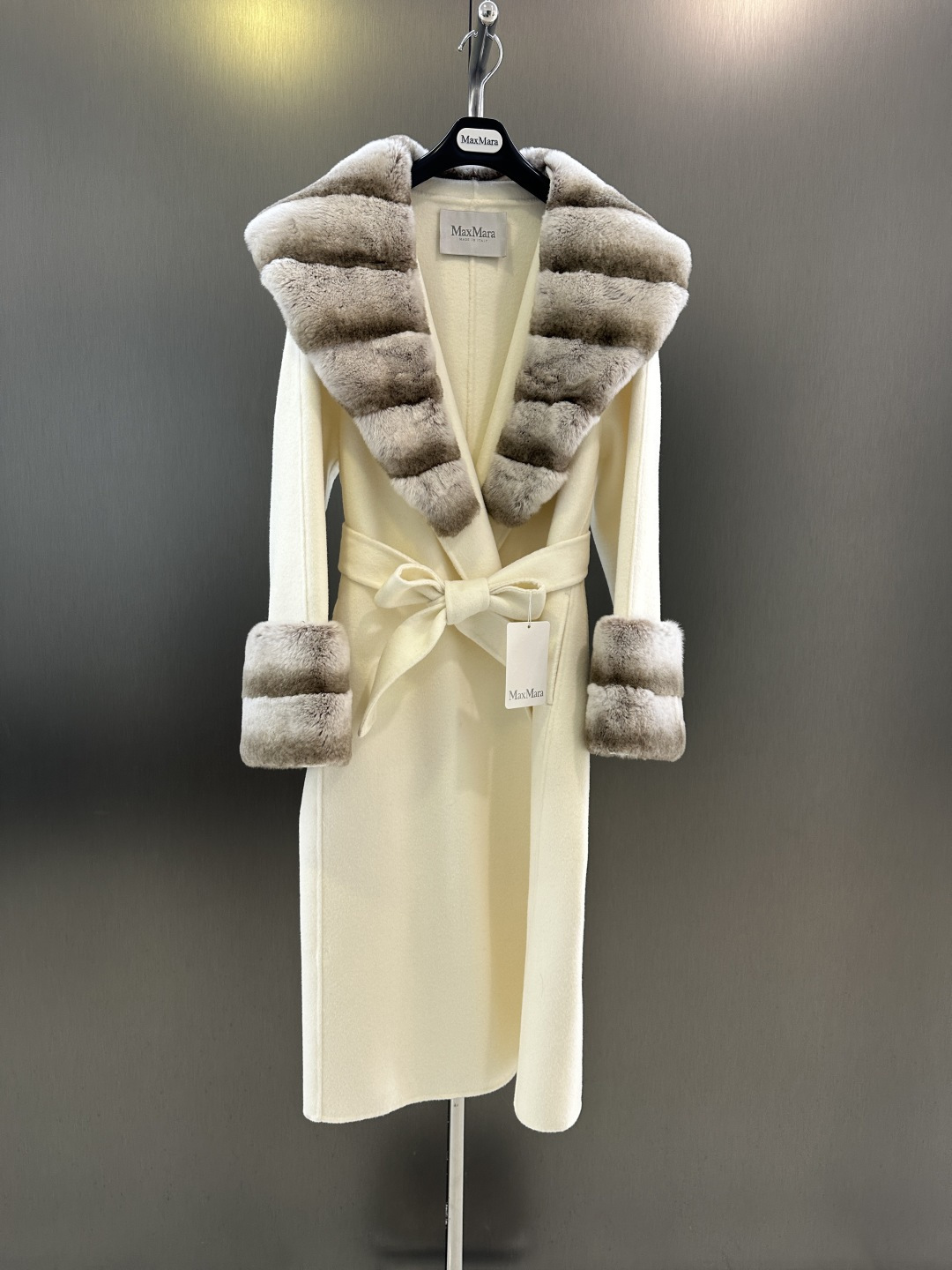 NO:637712,Maxmara autumn and winter new imported rex rabbit 100 wool coat, high-end product, imported chinchilla rex rabbit fur collar, detachable, loose fit, versatile high-grade SML 4 colors, ready for sale (length 112, bust 106, size S), Maxmara-clothing,  19860909Maxmara 秋冬新款进口獭兔100羊毛大衣 高端产品 进口龙猫獭兔毛领可拆 宽松版型 百搭高级 SML 4色现货发售（衣长112,胸围106,码数S）,麦丝玛拉-服装, ,Women's clothing