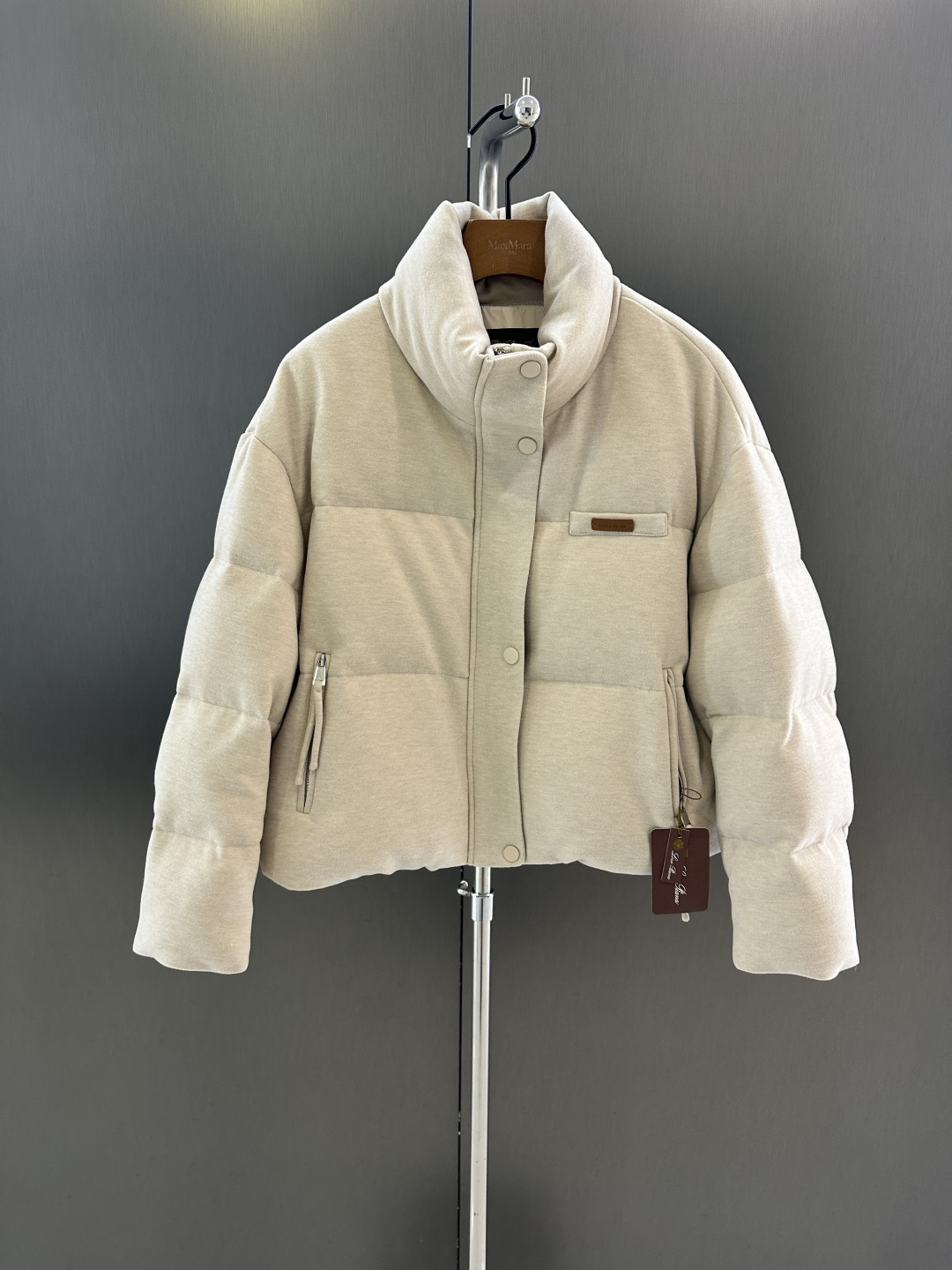 NO:637756,Lp autumn and winter new high-quality goose down jacket, customized cashmere fabric, 90% white goose down filling inside, simple and elegant style, versatile and high-end SML (length 50, bust 124, size S), women's clothing, loro piana, alexander wang19860909Lp秋冬新款高品质鹅绒服 定制山羊绒面料 内里90白鹅绒填充 简约大气的风格 百搭高级 SML（衣长50,胸围124,码数S）,女装,loro piana,alexander wang,Women's clothing