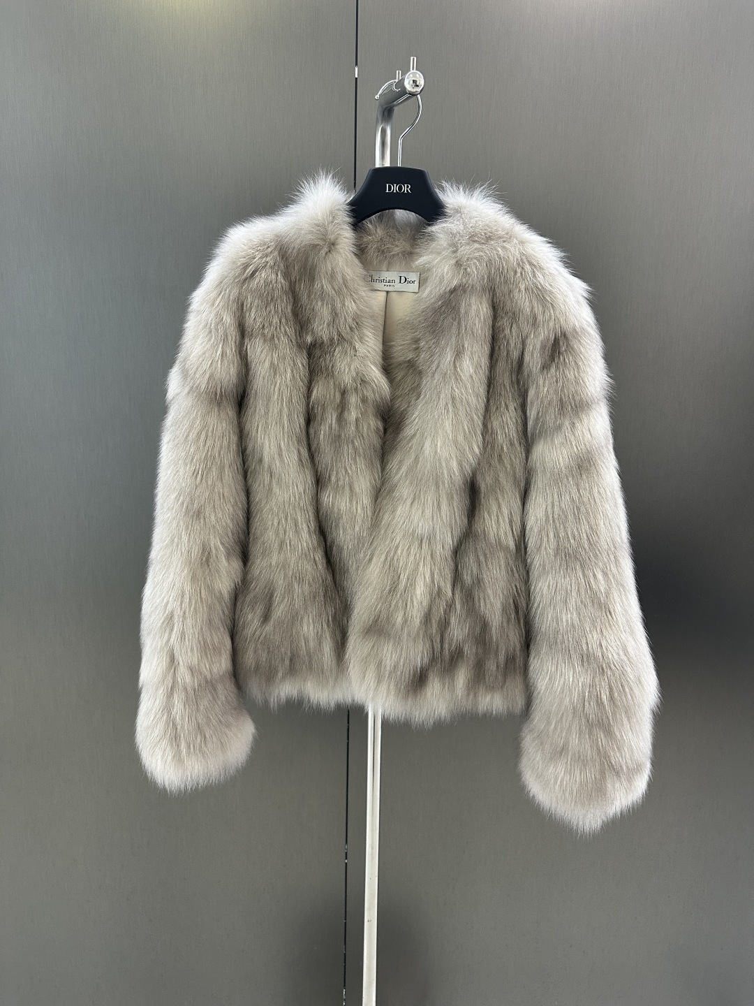 NO:637838,Dior * new autumn and winter high quality fox fur coat, imported Finnish fox fur belly hair, spliced ​​sheepskin, high fashion, absolutely high quality, ready for sale SML (length 56, chest 100, yardage m), Dior-clothing, dior, dior, jackets & coats, sheepskin, alexander wang19860909Dior *秋冬新款高品质狐狸毛皮草外套 进口芬兰狐狸毛腹毛 拼接绵羊皮 高级时尚 绝对的高品质 现货发售 SML（衣长56,胸围100,码数m）,迪奥-服装,dior,dior,jackets & coats,sheepskin,alexander wang,Women's clothing