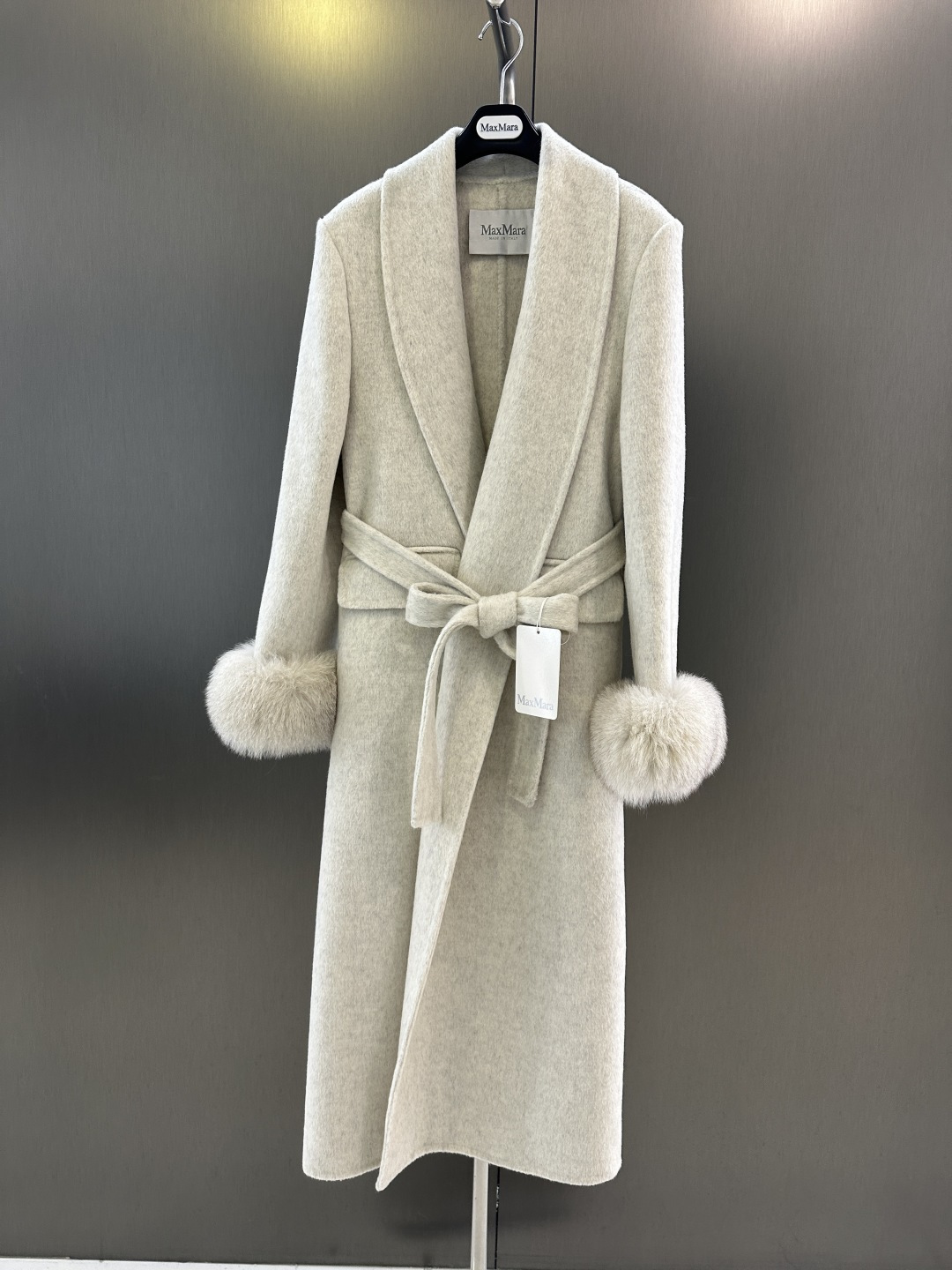 NO:636169,Maxmara new autumn and winter wool coat, super authentic style, with shoulder pads inside, with imported white fox fur cuffs and detachable sm (length 119, bust 100, size s), Maxmara-clothing, alexander wang19860909Maxmara 秋冬新款羊毛大衣 超正版型 内里有垫肩 搭配进口白狐毛袖口毛可拆 sm（衣长119,胸围100,码数s）,麦丝玛拉-服装,alexander wang,Women's clothing