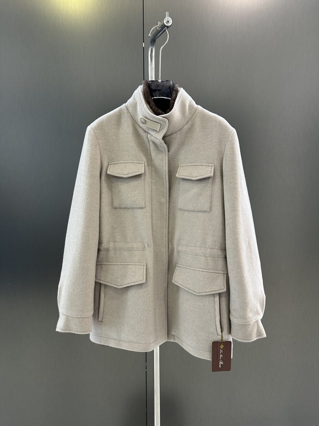 NO:636135,Loro Piana high-quality cashmere coat, new old-money style for autumn and winter, imported sable liner, high-end fashion, super soft and comfortable fabric, very wide and stylish, great upper body size: MLXL (length 70, bust 110, size m), women's clothing, loro piana, alexander wang19860909Loro Piana高品质羊绒大衣 秋冬新款老钱风 进口紫貂内胆 高级时尚 面料超级柔软舒适 版型挺阔有型 上身超赞 size:MLXL（衣长70,胸围110,码数m）,女装,loro piana,alexander wang,Women's clothing