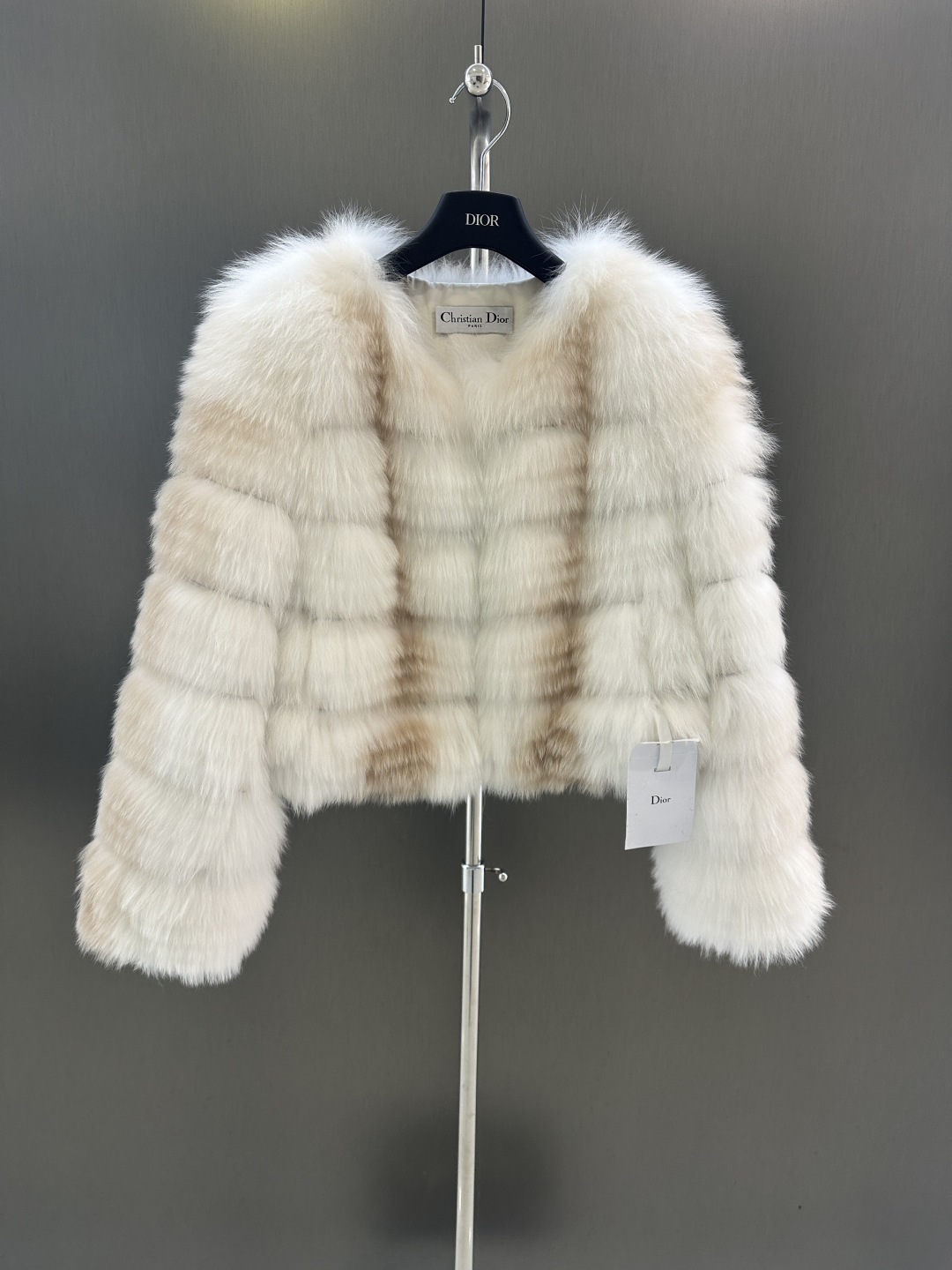 NO:637844,Dior new autumn and winter fox fur coat, imported white fox fur, exquisite princess style, one size fits all available, length 46, bust 94, Dior-clothing, dior, dior, jackets & coats, alexander wang19860909Dior 秋冬新款狐狸毛皮草外套 进口白狐毛 精致公主风 均码发售 衣长46,胸围94,迪奥-服装,dior,dior,jackets & coats,alexander wang,Women's clothing