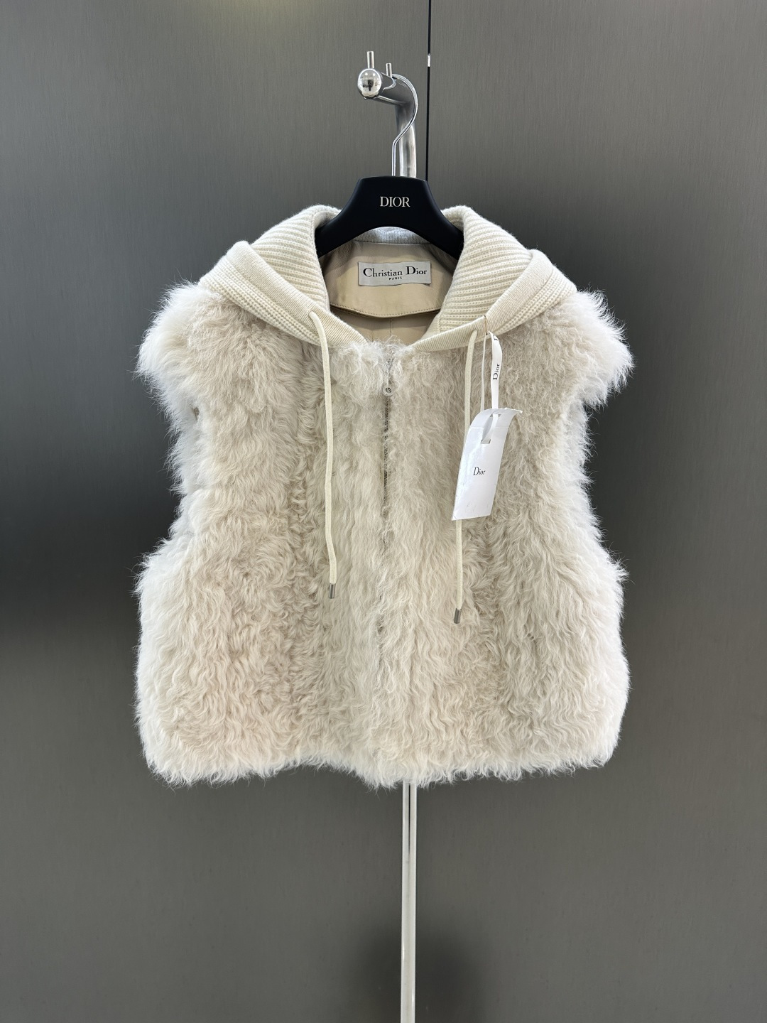 NO:637853,Dior's new autumn and winter imported fur one-piece vest, with cashmere knitted hat (detachable) imported Tuscan fur one-piece, versatile and high-end, high-end quality SML (length 54, bust 112, size M), Dior-clothing, dior, dior, hats, alexander wang19860909Dior 秋冬新款进口皮毛一体马甲 搭配羊绒针织帽（可拆）进口托斯卡纳皮毛一体 百搭高级 高端品质 SML（衣长54,胸围112,码数M）,迪奥-服装,dior,dior,hats,alexander wang,Women's clothing