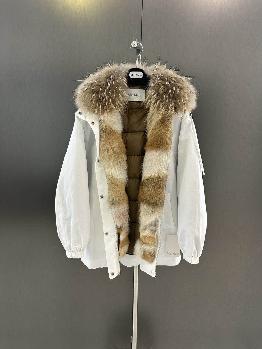 NO:636226,Maxmara new high-quality parka for autumn and winter, imported raccoon fur and coyote fur, white goose down filling, removable lining, one or three wears, high fashion SM (length 74, bust 140, size m), Maxmara-clothing, alexander wang19860909Maxmara 秋冬新款高品质派克服  进口貉子毛拼郊狼毛 白鹅绒填充 内里可拆卸 一三穿 高级时尚 SM（衣长74,胸围140,码数m）,麦丝玛拉-服装,alexander wang,Women's clothing