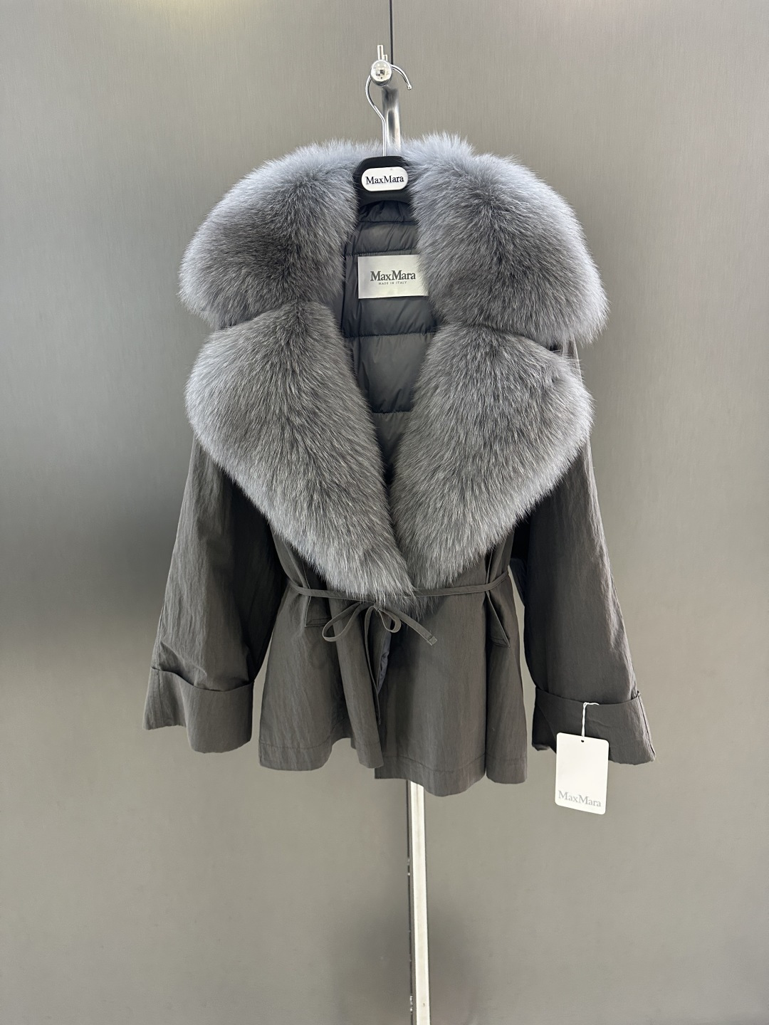 NO:636232,Maxmara's new autumn and winter high-end down jacket, oversized imported white fox fur collar, white goose down filling inside, removable inner liner, one garment, three wears, high fashion, ^_^sm (length 66, bust 128, size m), Maxmara-clothing, jackets & coats, down jacket, alexander wang19860909Maxmara 秋冬新款高级羽绒服外套 超大进口白狐毛毛领 内里白鹅绒填充 内胆可拆卸 一 衣三穿 高级时尚,^_^sm（衣长66,胸围128,码数m）,麦丝玛拉-服装,jackets & coats,down jacket,alexander wang,Women's clothing