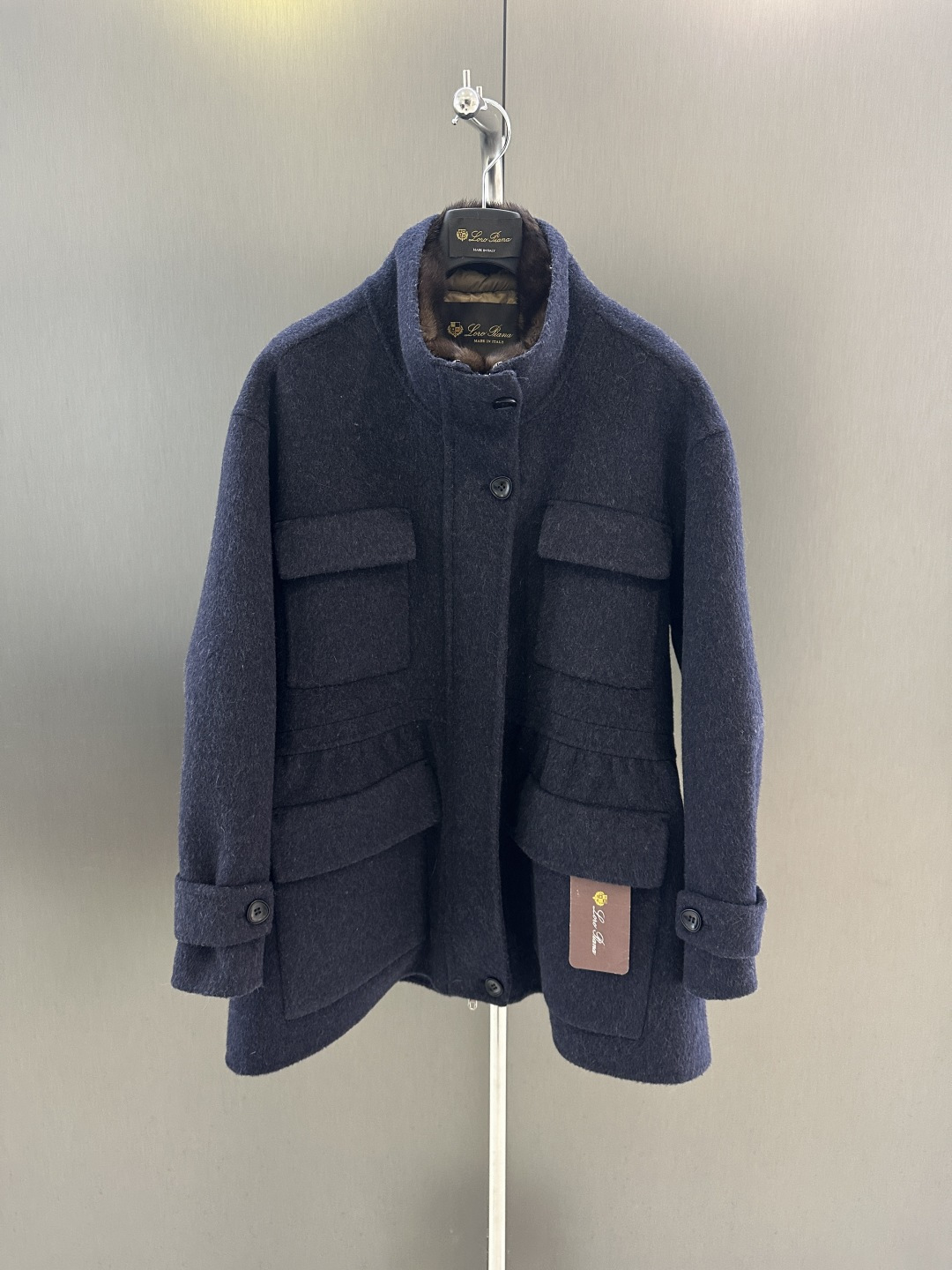 NO:636221,Lp new autumn and winter high fashion old money style wool jacket. Imported velvet mink with imported sable fur collar. Matching high fashion. The lining is white goose down filled down liner (removable). Warm and comfortable. The upper body is super slim. High-end sm (length 78, bust 128, size m), women's clothing, loro piana, jackets & coats, down jacket, alexander wang19860909Lp秋冬新款高级时尚老钱风羊毛外套 进口天鹅绒水貂拼进口紫貂毛领 搭配 高级时尚 内里为白鹅绒填充羽绒内胆（可拆）温暖舒适 上身超级显瘦高级 sm（衣长78,胸围128,码数m）,女装,loro piana,jackets & coats,down jacket,alexander wang,Women's clothing