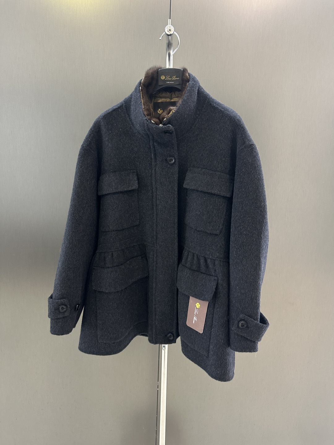 NO:636224,Lp new autumn and winter high fashion old money style wool jacket. Imported velvet mink with imported sable fur collar. Matching high fashion. The lining is white goose down filled down liner (removable). Warm and comfortable. The upper body is super slim. High-end sm (length 78, bust 128, size m), women's clothing, loro piana, jackets & coats, down jacket, alexander wang19860909Lp秋冬新款高级时尚老钱风羊毛外套 进口天鹅绒水貂拼进口紫貂毛领 搭配 高级时尚 内里为白鹅绒填充羽绒内胆（可拆）温暖舒适 上身超级显瘦高级 sm（衣长78,胸围128,码数m）,女装,loro piana,jackets & coats,down jacket,alexander wang,Women's clothing