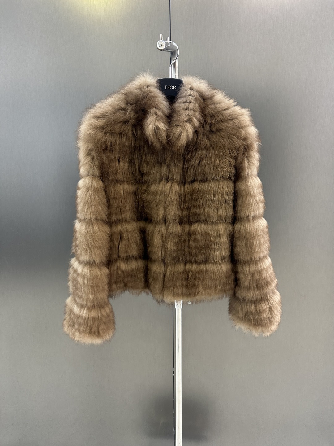 NO:637864,Dior* new autumn and winter fox fur coat. Encrypted thickened striped fox fur coat. The fur is super thick. Super rich color. One size fits all for sale (length 60, bust 100), Dior-clothing, dior, dior, jackets & coats, alexander wang19860909Dior *秋冬新款狐狸毛皮草外套 加密加厚车条狐狸毛外套 毛毛超级厚实 超级富贵的一个色 均码发售（衣长60,胸围100,）,迪奥-服装,dior,dior,jackets & coats,alexander wang,Women's clothing