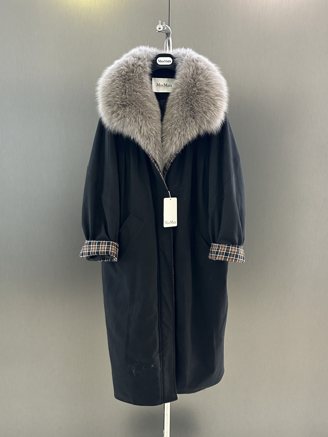 NO:637661,Maxmara's new autumn and winter wide version and lengthened goose down jacket. Extra large imported white fox fur collar (detachable) with seamless goose down filling inside. The shape is super correct and the upper body will not be bloated at all. One size fits all (length 114, bust 138), Maxmara-clothing, alexander wang19860909Maxmara 秋冬新款阔版加长鹅绒服 超大进口白狐毛领（可拆）内里无缝鹅绒填充 版型超正 上身一点都不会臃肿 均码发售（衣长114,胸围138）,麦丝玛拉-服装,alexander wang,Women's clothing