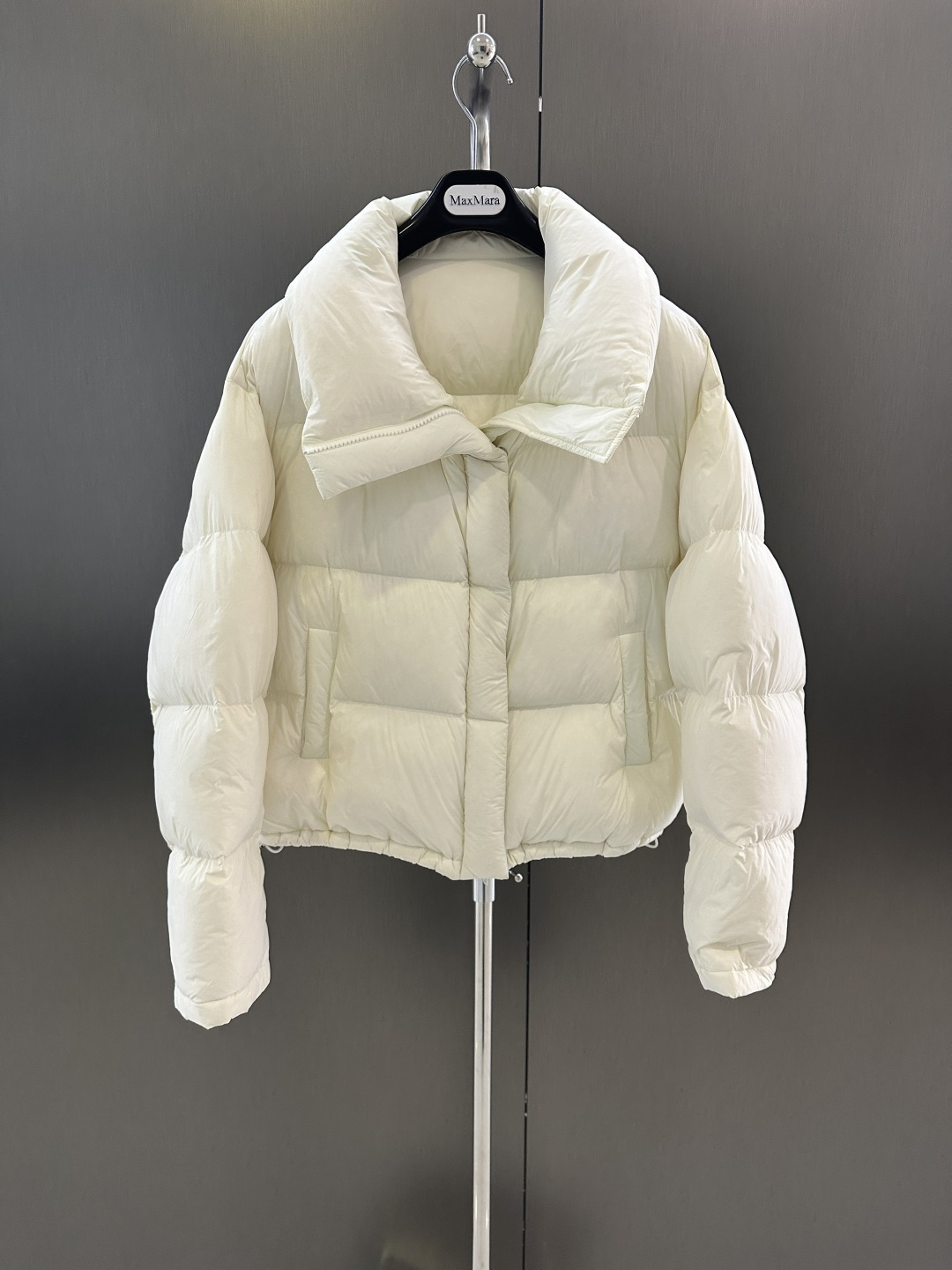 NO:637740,Maxmara new autumn and winter goose down jacket, super warm, the upper body will not look bloated, 90% goose down filling inside, simple and advanced SM (length 53, bust 122, size m), Maxmara-clothing, alexander wang19860909Maxmara 秋冬新款鹅绒服 超级保暖 上身又不会显得臃肿 内里90鹅绒填充 简约高级 SM（衣长53,胸围122,码数m）,麦丝玛拉-服装,alexander wang,Women's clothing