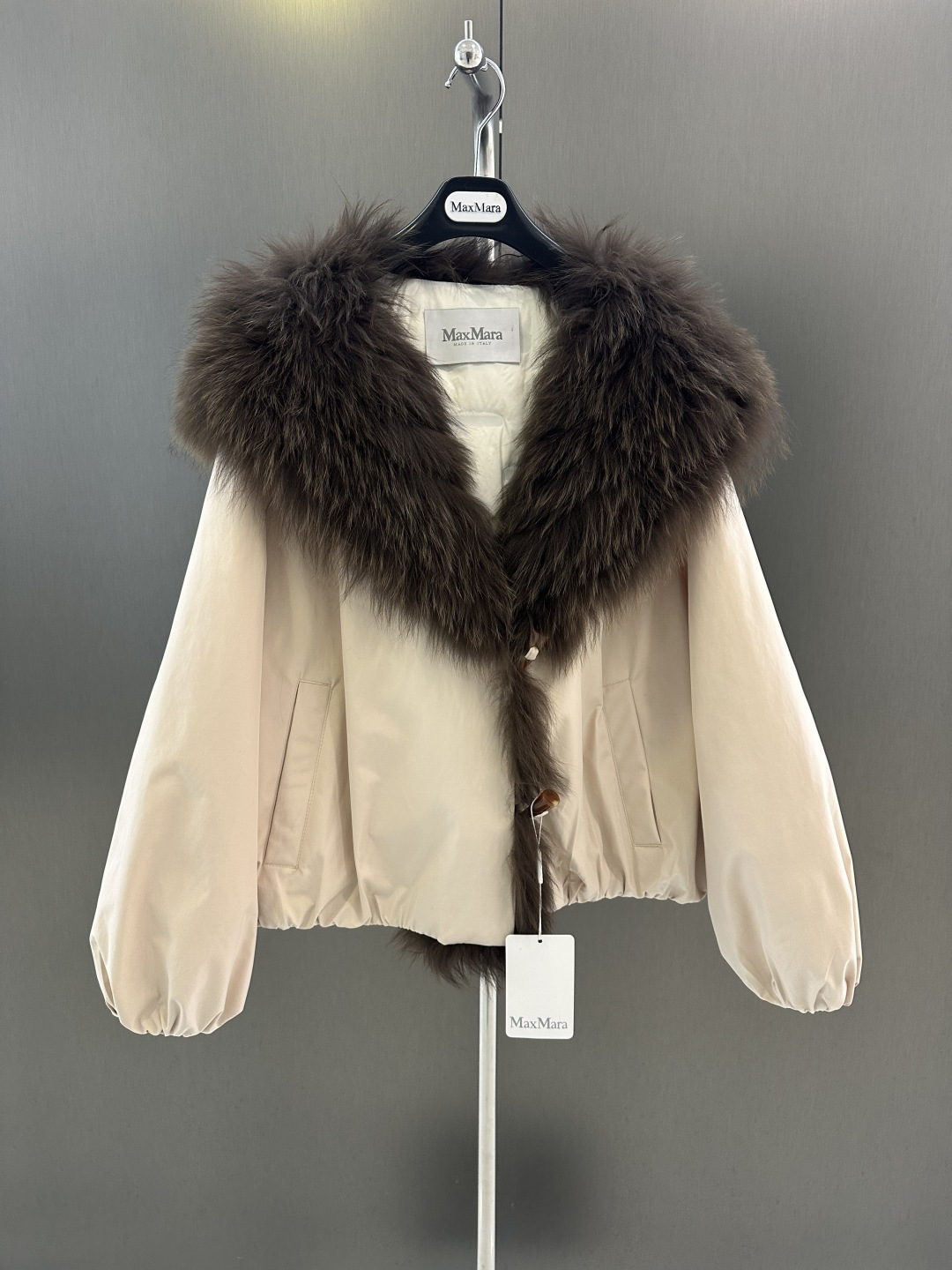 NO:637739,Maxmara new autumn and winter fox fur goose down jacket, seamless goose down filling inside, with fox fur collar, simple and advanced ML (length 60, bust 134, size L), Maxmara-clothing, alexander wang19860909Maxmara 秋冬新款狐狸毛鹅绒服 内里无缝鹅绒填充 搭配狐狸毛毛领 简约高级 ML（衣长60,胸围134,码数L）,麦丝玛拉-服装,alexander wang,Women's clothing