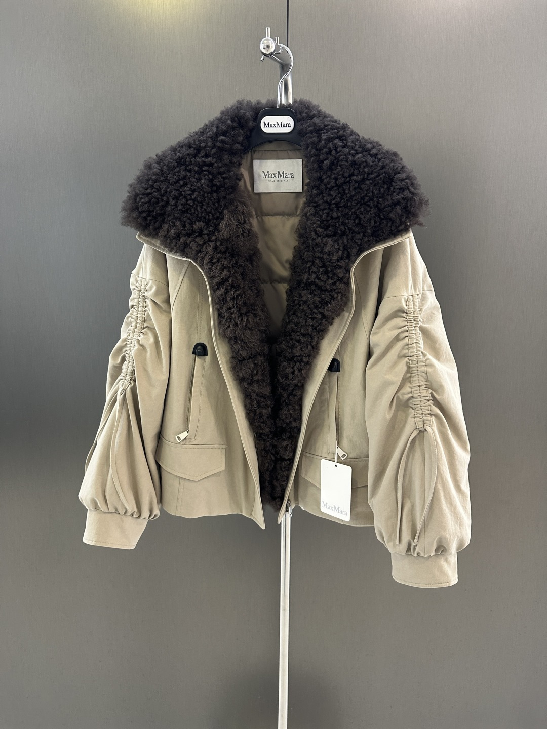 NO:637725,Maxmara new high-quality fur and goose down jacket for autumn and winter, imported wool fur integrated fur collar (detachable), 90% white goose down filling inside, high fashion, one piece for winter SM (length 62, bust 134, size s), Maxmara-clothing, alexander wang19860909Maxmara 秋冬新款高品质皮草鹅绒服  进口羊毛皮毛一体毛领（可拆） 内里90白鹅绒填充 高级时尚 一件过冬 SM（衣长62,胸围134,码数s）,麦丝玛拉-服装,alexander wang,Women's clothing