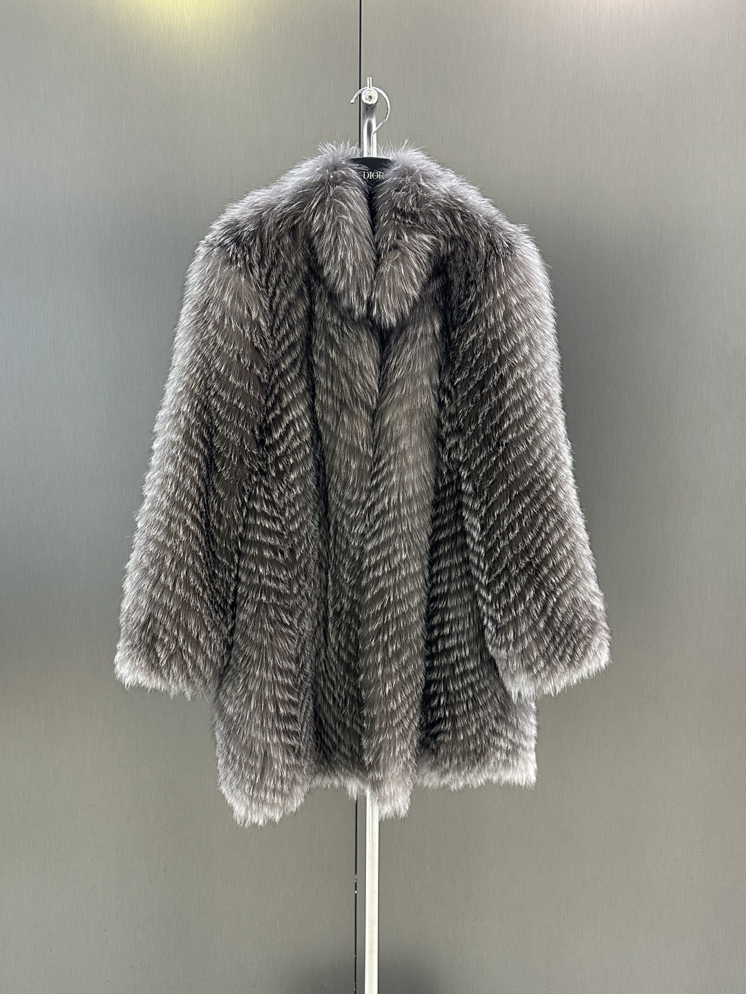 NO:637827,Dior's new autumn and winter Finnish silver fox fur coat, thickened encrypted striped fur coat, customized satin lining, high-end atmosphere, high-quality baby must buy SML (length 86, chest 100 cm, size m), Dior-clothing, dior, dior, jackets & coats, silk fabric, alexander wang19860909Dior 秋冬新款芬兰银狐皮草外套  加厚加密车条皮草外套 定制绸缎里衬 高级大气 高品质宝宝必入 SML（衣长86,胸围100厘米,码数m）,迪奥-服装,dior,dior,jackets & coats,silk fabric,alexander wang,Women's clothing