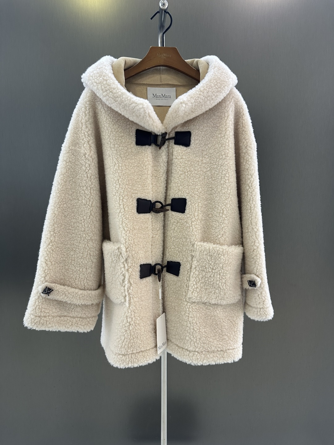 NO:637697,Maxmara new autumn and winter grain wool fur jacket, simple wide design, casual and elegant, 100 wool fabric, warm and comfortable SML (length 75, bust 144, size m), Maxmara-clothing, jackets & coats, alexander wang19860909Maxmara 秋冬新款颗粒羊毛皮草外套 简约阔版设计 休闲大气 100羊毛面料 温暖舒适  SML（衣长75,胸围144,码数m）,麦丝玛拉-服装,jackets & coats,alexander wang,Women's clothing