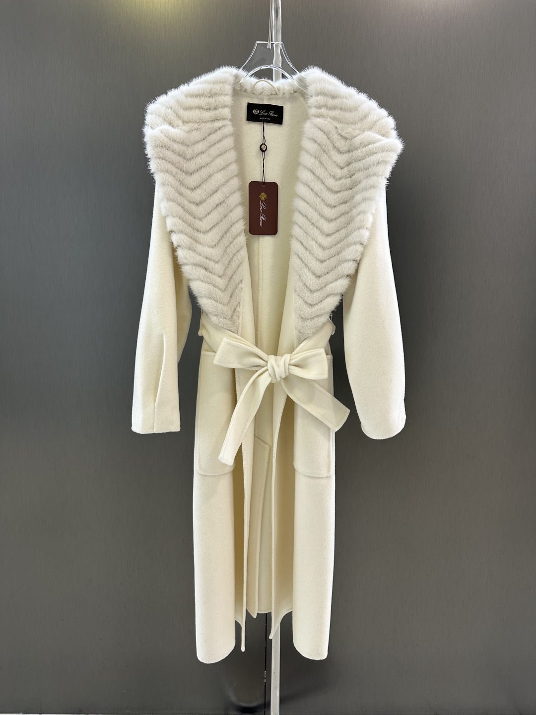 NO:662031,Loro piana new autumn and winter cashmere coat, imported velvet and mink splicing, lace-up waist design, 10 cashmere, 90 wool, fine and soft fabric, simple and advanced SML (length 110, bust 118, size L), women's clothing, loro piana,  19860909Loro piana秋冬新款羊绒大衣 进口天鹅绒水貂拼接 系带收腰设计 10羊绒90羊毛 面料细腻柔软 简约高级SML（衣长110,胸围118,码数L）,女装,loro piana, ,Women's clothing