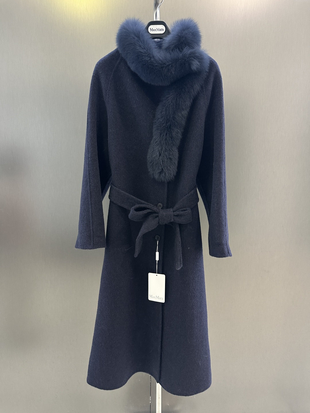 NO:637684,Maxmara's new autumn and winter super gentle wool coat, with oversized fox fur collar, cashmere blended fabric, soft and comfortable fabric, lace-up waist design, slim and advanced SML (length 117, bust 106, size s), Maxmara-clothing, alexander wang19860909Maxmara 秋冬新款超级温柔羊毛大衣  搭配超大狐狸毛毛领 羊绒混纺面料 面料柔软舒适 系带收腰设计 显瘦高级 SML（衣长117,胸围106,码数s）,麦丝玛拉-服装,alexander wang,Women's clothing