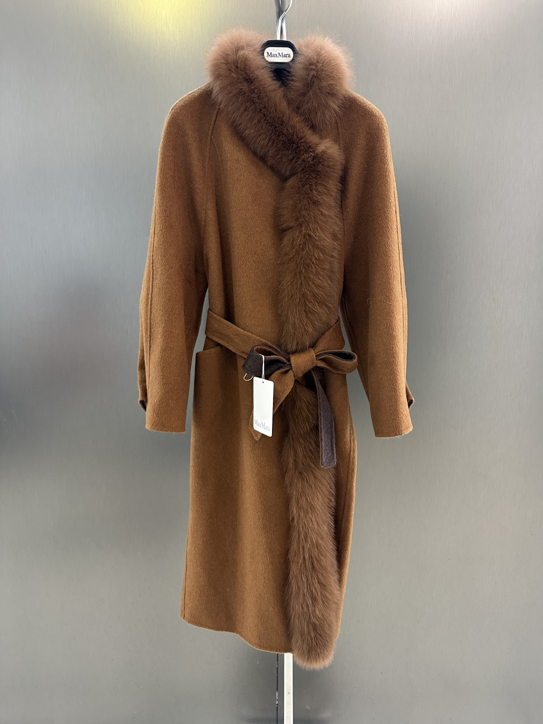 NO:637686,Maxmara's new autumn and winter super gentle wool coat, with oversized fox fur collar, cashmere blended fabric, soft and comfortable fabric, lace-up waist design, slim and advanced SML (length 114, bust 120, size s), Maxmara-clothing, alexander wang19860909Maxmara 秋冬新款超级温柔羊毛大衣  搭配超大狐狸毛毛领 羊绒混纺面料 面料柔软舒适 系带收腰设计 显瘦高级 SML（衣长114,胸围120,码数s）,麦丝玛拉-服装,alexander wang,Women's clothing