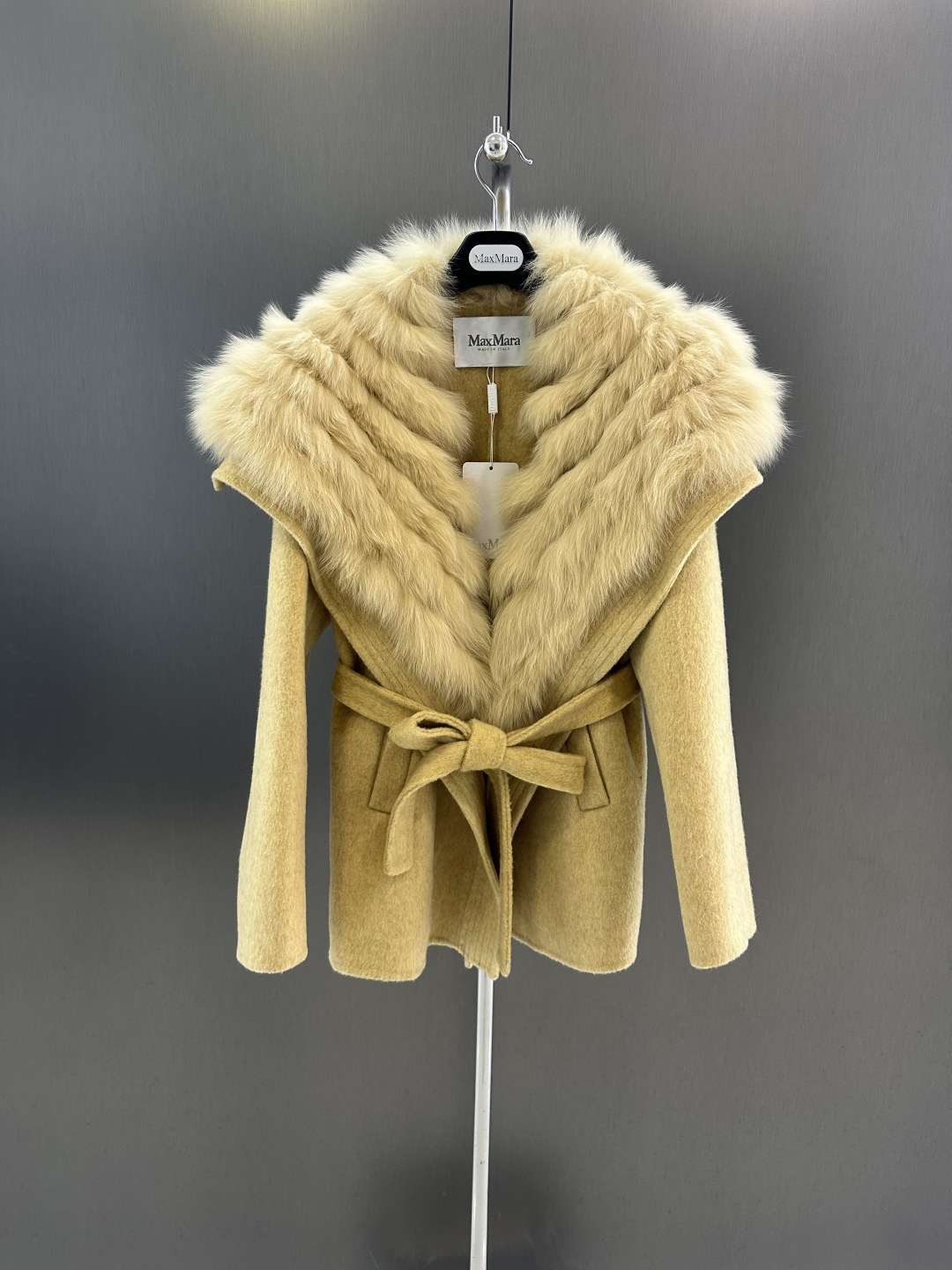 NO:637692,Maxmara new autumn and winter fox fur coat, classic color, versatile and high-end, imported white fox fur collar 'detachable', 4 colors ready for sale, sm (length 68, bust 110, size m), Maxmara-clothing,  19860909Maxmara 秋冬新款狐狸毛皮草大衣 经典色系 百搭高级 进口白狐毛领‘可拆’ 4色现货发售 sm（衣长68,胸围110,码数m）,麦丝玛拉-服装, ,Women's clothing