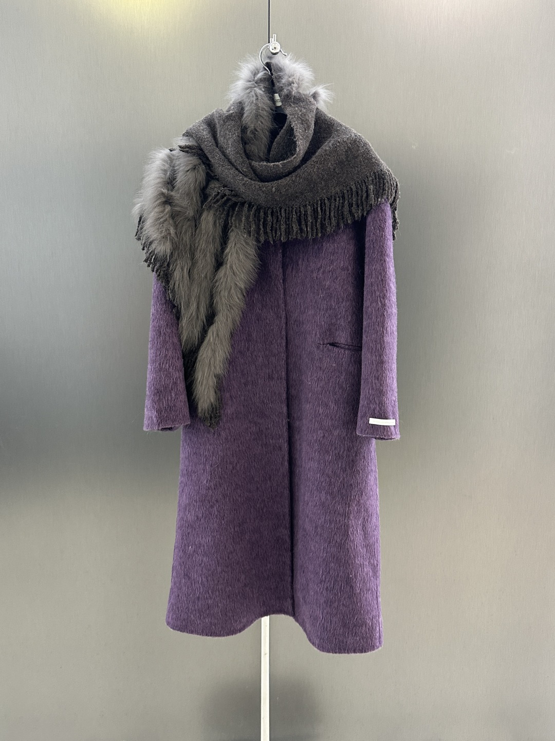 NO:637694,Maxmara new autumn and winter fox fur coat, classic color, versatile and high-end, imported white fox fur scarf, ready for sale sm (length 112, bust 118, size m), Maxmara-clothing, alexander wang19860909Maxmara 秋冬新款狐狸毛皮草大衣 经典色系 百搭高级 进口白狐毛围脖 现货发售 sm（衣长112,胸围118,码数m）,麦丝玛拉-服装,alexander wang,Women's clothing