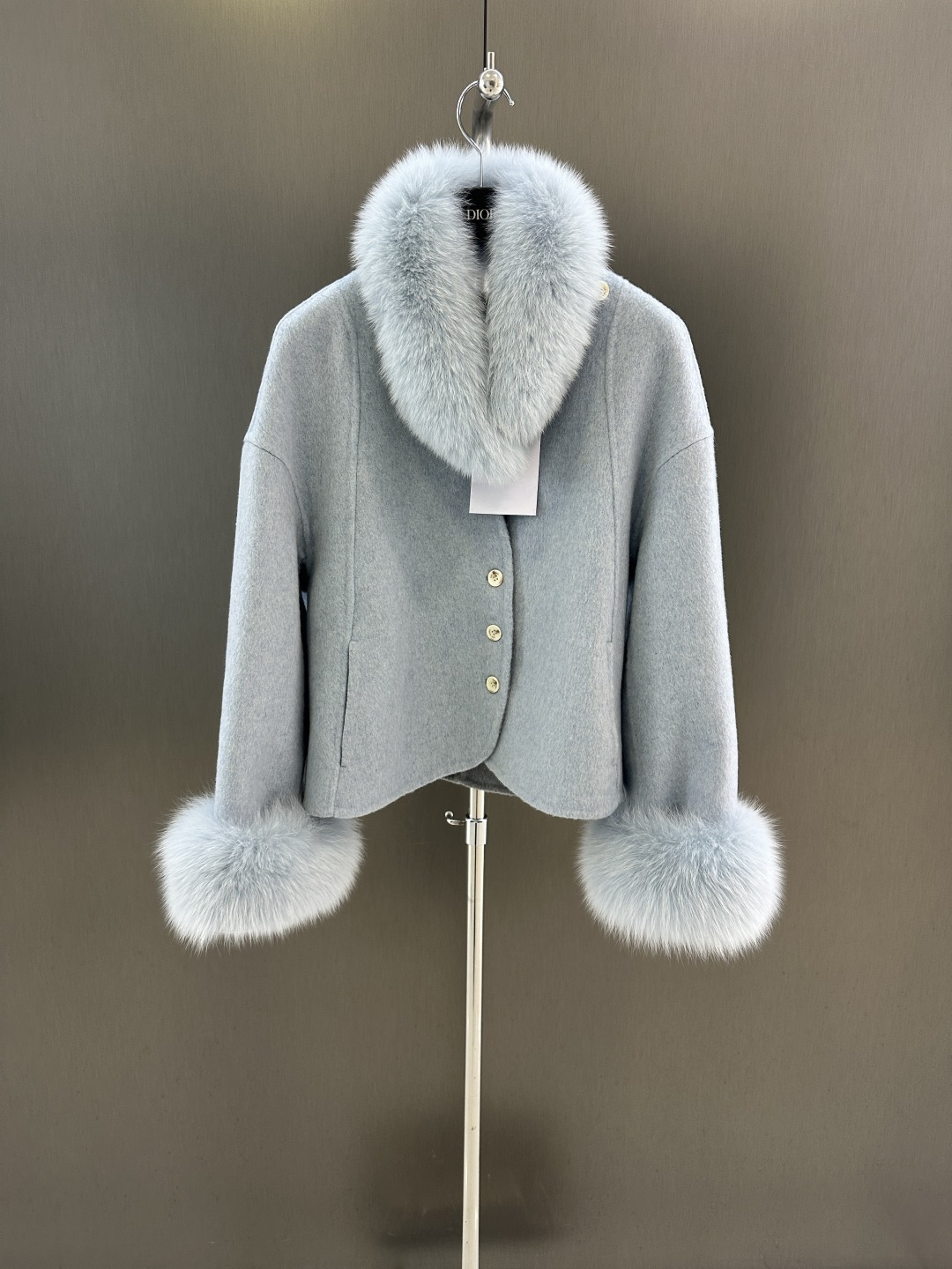 NO:637832,Dior new autumn and winter fox fur coat, 100 sheep wool fabric, delicate and soft, matched with fox fur scarf, gentle and versatile SM (length 52, bust 114, size S), Dior-clothing, dior, dior, jackets & coats, alexander wang19860909Dior 秋冬新款狐狸毛皮草外套 100绵羊毛面料 细腻柔软 搭配狐狸毛 围脖 温柔百搭 SM（衣长52,胸围114,码数S）,迪奥-服装,dior,dior,jackets & coats,alexander wang,Women's clothing