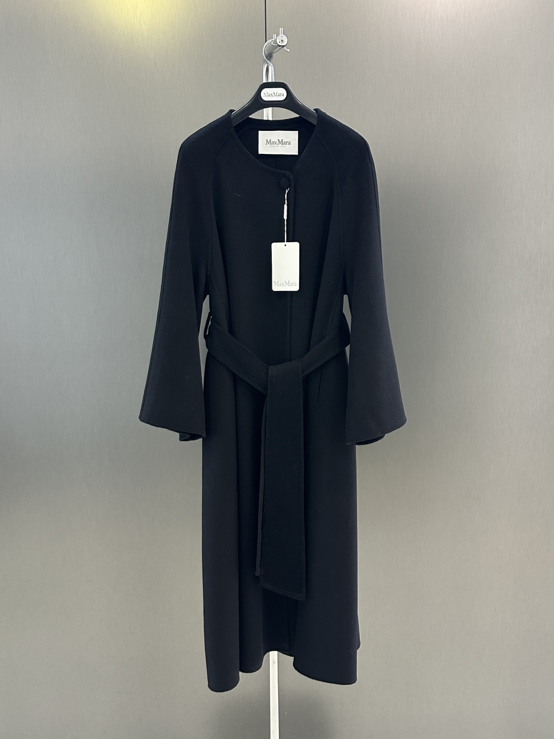 NO:637685,Maxmara high-quality cashmere coat, 10% cashmere, 70% wool, the fabric is super soft and comfortable, the version is quite wide and stylish, the upper body is great size: SML (length 118, bust 110, size m), Maxmara-clothing, alexander wang19860909Maxmara 高品质羊绒大衣 10山羊绒 70羊毛 面料超级柔软舒适 版型挺阔有型 上身超赞 size:SML（衣长118,胸围110,码数m）,麦丝玛拉-服装,alexander wang,Women's clothing