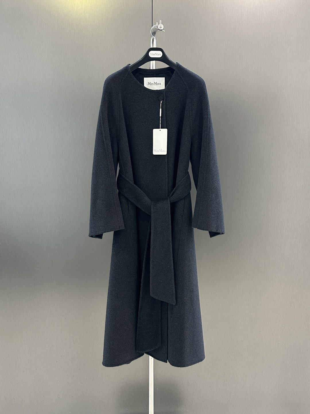 NO:637683,Maxmara high-quality cashmere coat, cashmere blended fabric, super soft and comfortable, very wide and stylish, great upper body size: SML (length 118, bust 110, size m), Maxmara-clothing, alexander wang19860909Maxmara 高品质羊绒大衣 羊绒混纺面料 超级柔软舒适 版型挺阔有型 上身超赞 size:SML（衣长118,胸围110,码数m）,麦丝玛拉-服装,alexander wang,Women's clothing