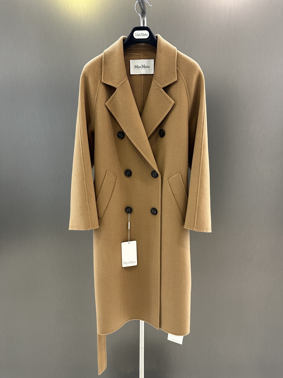 NO:637693,Maxmara high-quality cashmere coat, classic 101801 series, 10 cashmere, 80 Australian wool, the fabric is super soft and comfortable, the version is quite wide and stylish, the upper body is awesome size: SML (length 104, bust 104, size m), Maxmara-clothing, alexander wang19860909Maxmara 高品质羊绒大衣 经典101801系列 10羊绒 80澳毛 面料超级柔软舒适 版型挺阔有型 上身超赞 size:SML（衣长104,胸围104,码数m）,麦丝玛拉-服装,alexander wang,Women's clothing