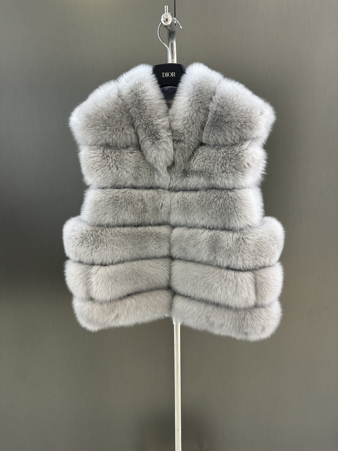 NO:637816,Dior new autumn and winter classic fox fur vest, imported white fox fur, custom satin lining, simple and advanced SM (length 54, bust 100, size S), Dior-clothing, dior, dior, silk fabric, alexander wang19860909Dior 秋冬新款经典狐狸毛皮草马甲 进口白狐狐狸毛 定制绸缎里衬 简约高级 SM（衣长54,胸围100,码数S）,迪奥-服装,dior,dior,silk fabric,alexander wang,Women's clothing
