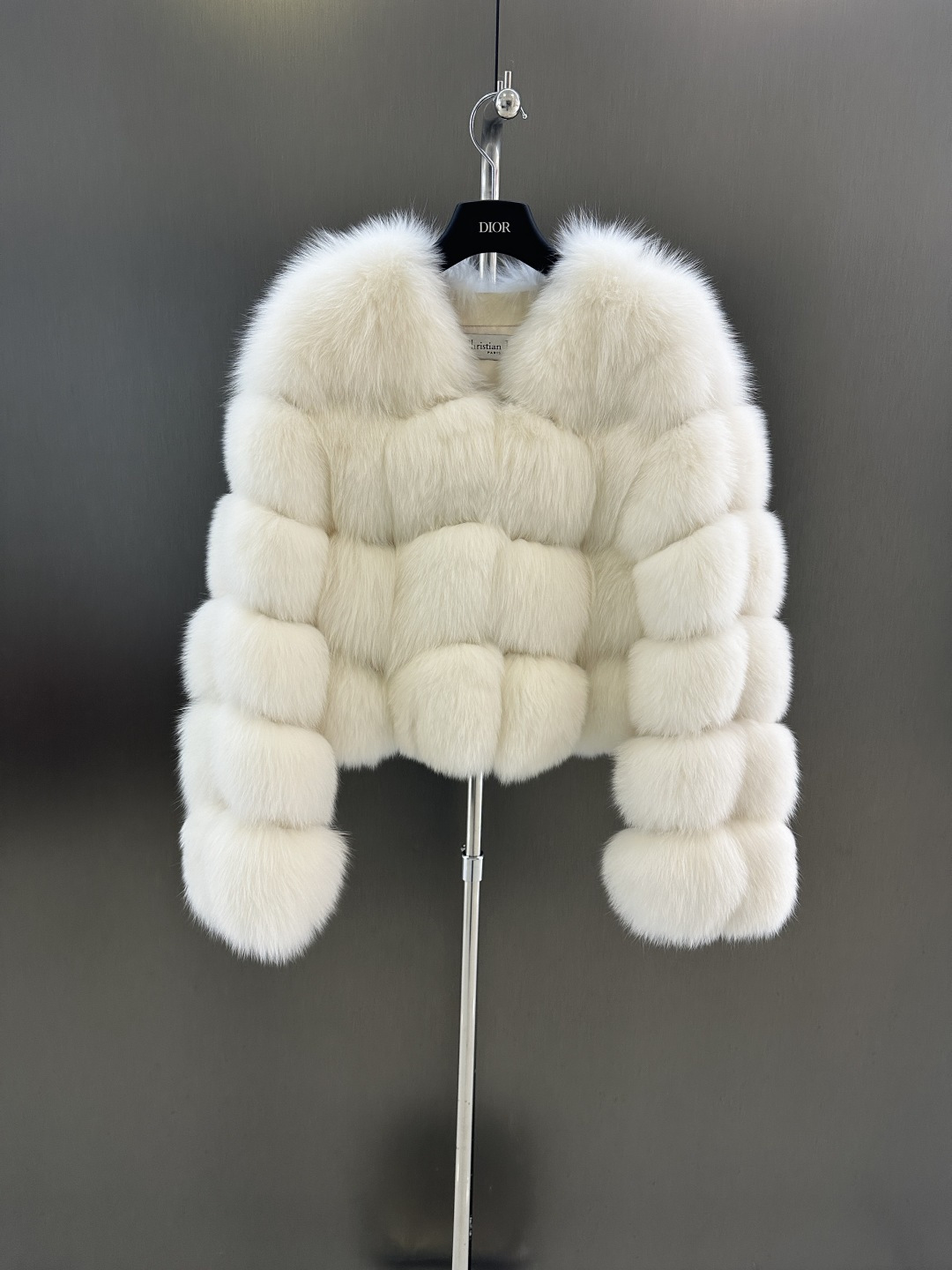 NO:637820,Dior autumn and winter new high-quality fox fur coat imported Finnish white fox whole fox fur coat high fashion simple and elegant sm (length 48, bust 100, size M), Dior-clothing, dior, dior, jackets & coats, alexander wang19860909Dior 秋冬新款高品质狐狸毛皮草外套 进口芬兰白狐 整皮狐狸毛皮草外套 高级时尚 简约大气 sm（衣长48,胸围100,码数M）,迪奥-服装,dior,dior,jackets & coats,alexander wang,Women's clothing